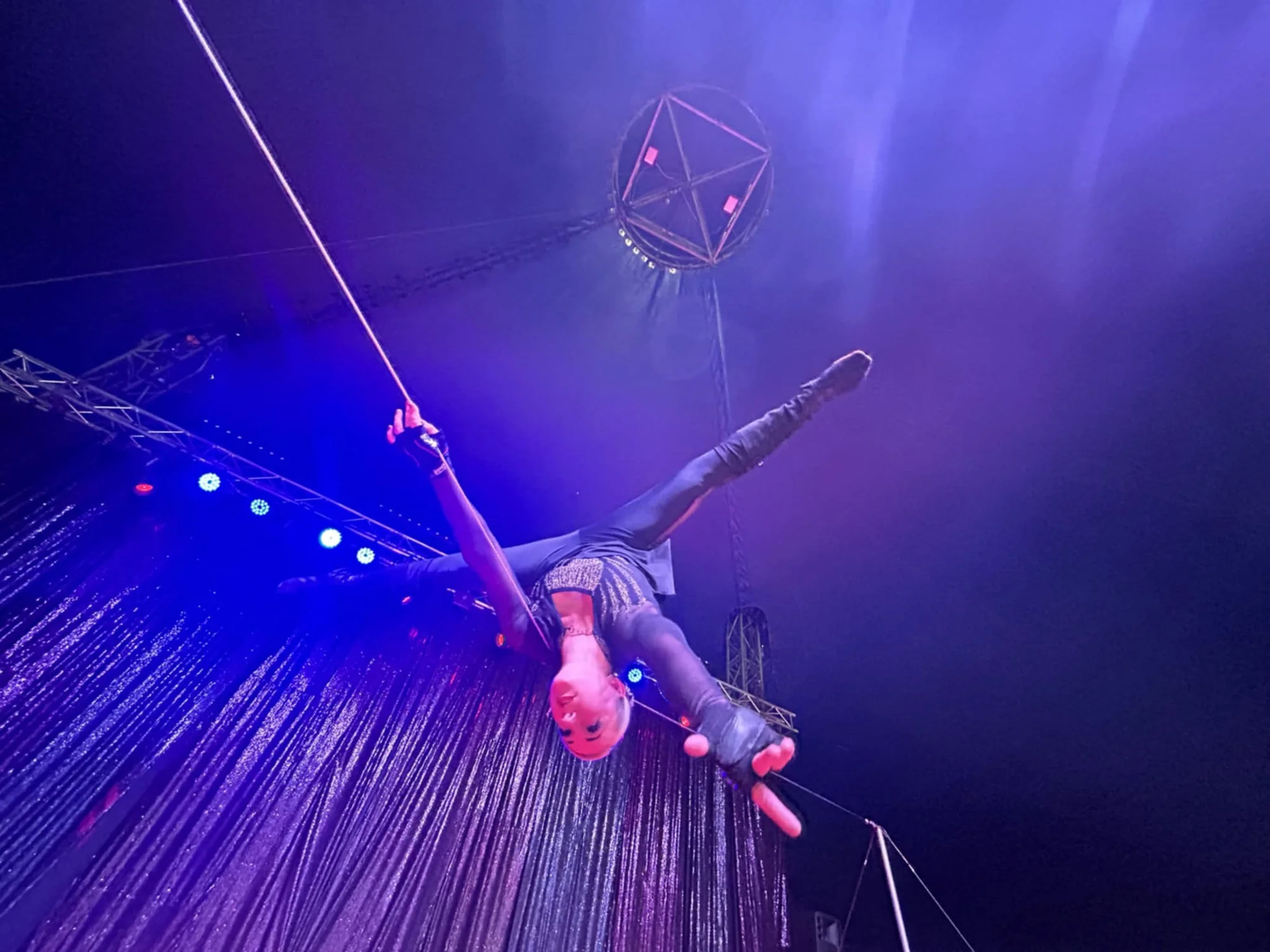 Hurá do Cirkusu Humberto na zbrusu novou show: akrobati, klauni i exotická zvířata v Náchodě