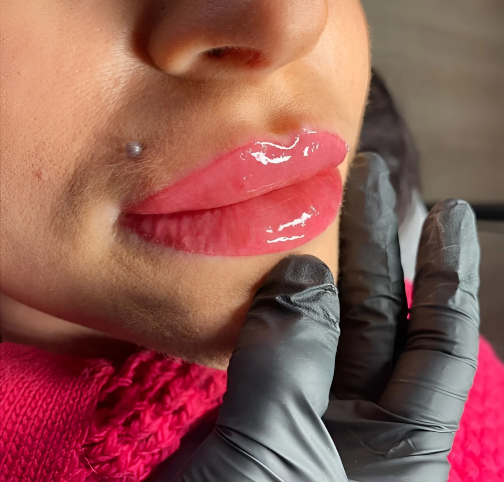 Perfektně nalíčená každý den: permanentní make-up očních linek, rtů i obočí