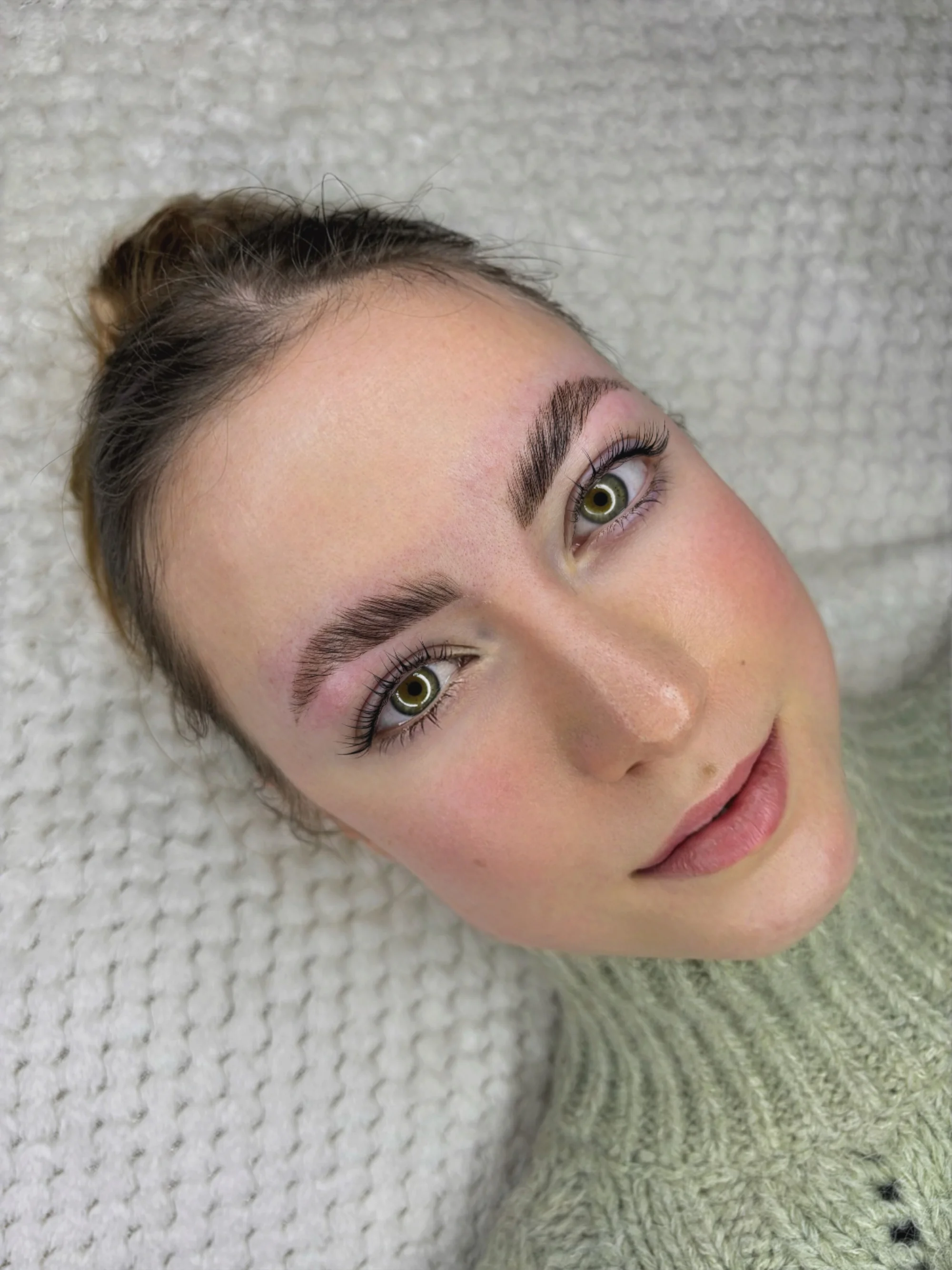 Krásné řasy a obočí: lash lifting a výživa řas i barvení, výživa a úprava obočí