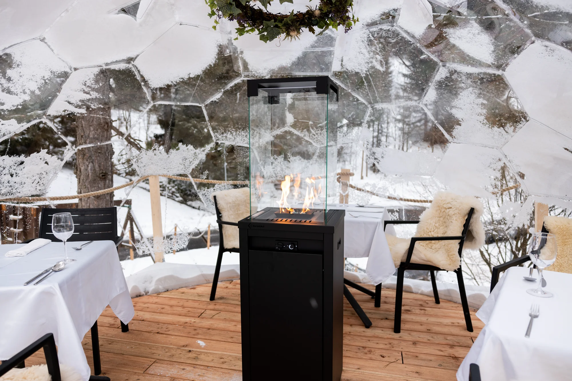 Čtyřchodové menu v iglú restaurace Končina pro 2–6 osob
