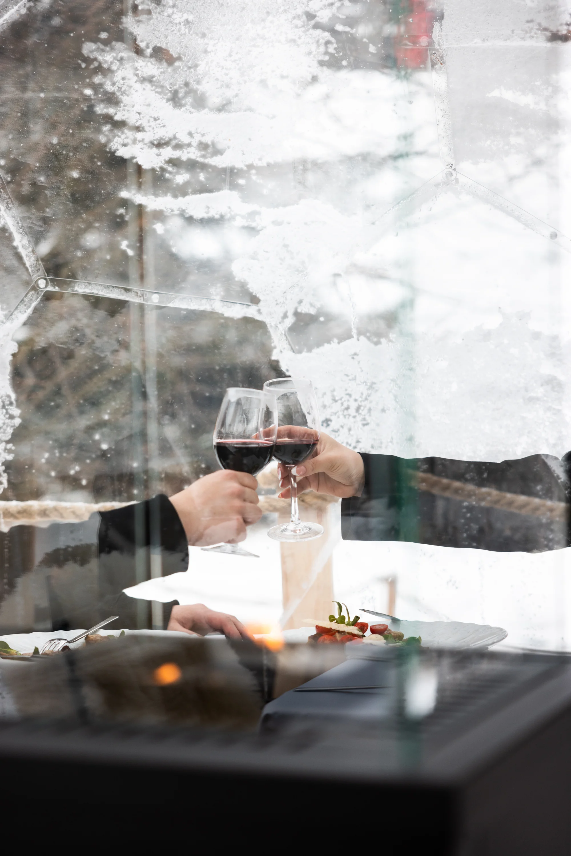 Čtyřchodové menu v iglú restaurace Končina pro 2–6 osob