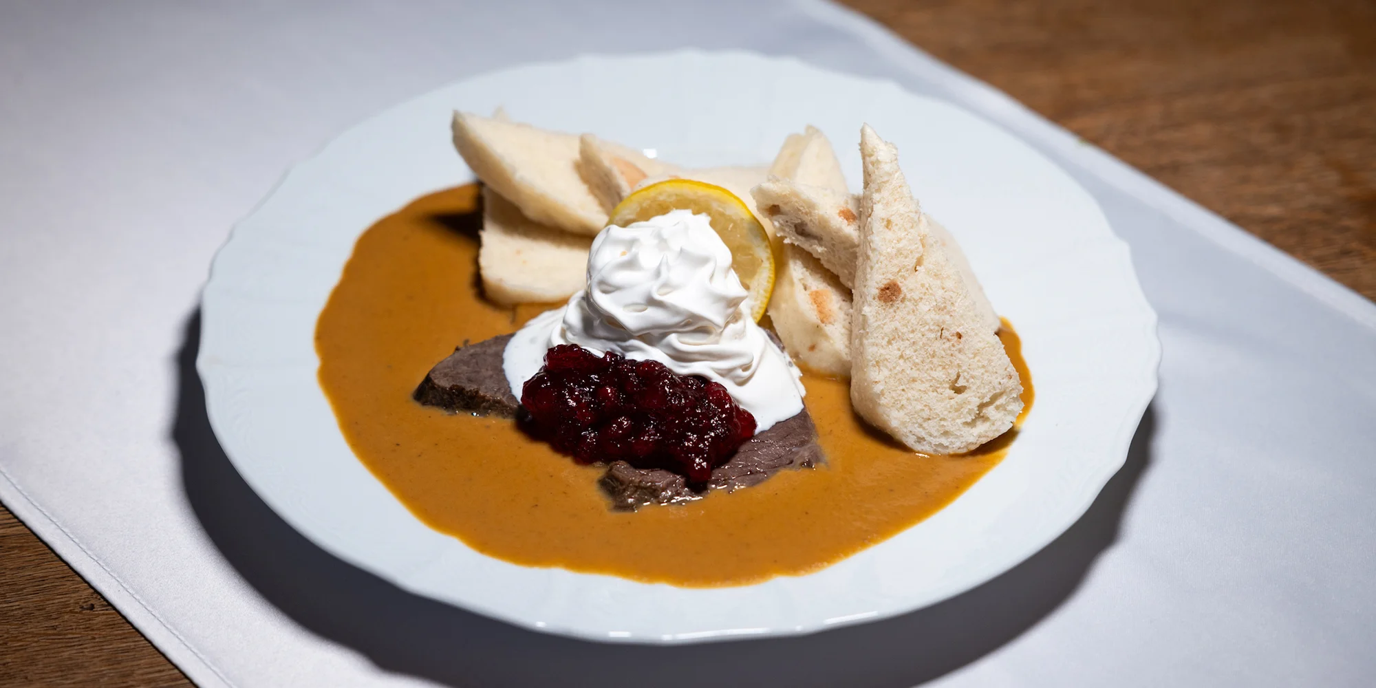 Čtyřchodové menu v iglú restaurace Končina pro 2–6 osob