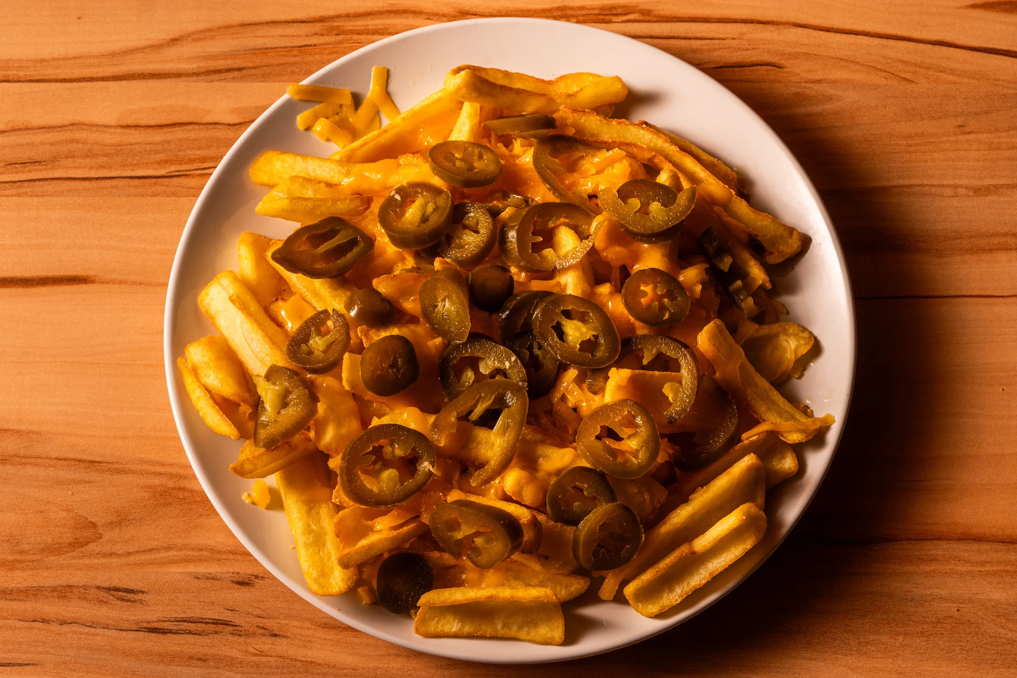 Hovězí, kuřecí i vege burgery, tortily, stripsy, smažáky, saláty i výběr z příloh