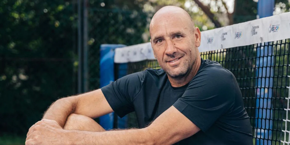 Zahrajte si s legendou Janem Kollerem: 90min. zápas v padelu pro 1–3 osoby