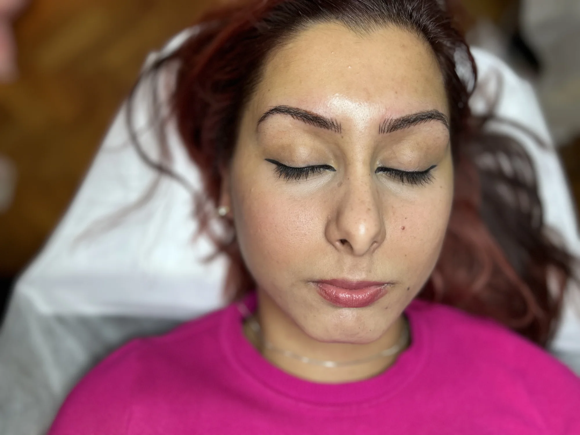 Permanentní make-up: microblading obočí nebo rty technikou Aquarelle