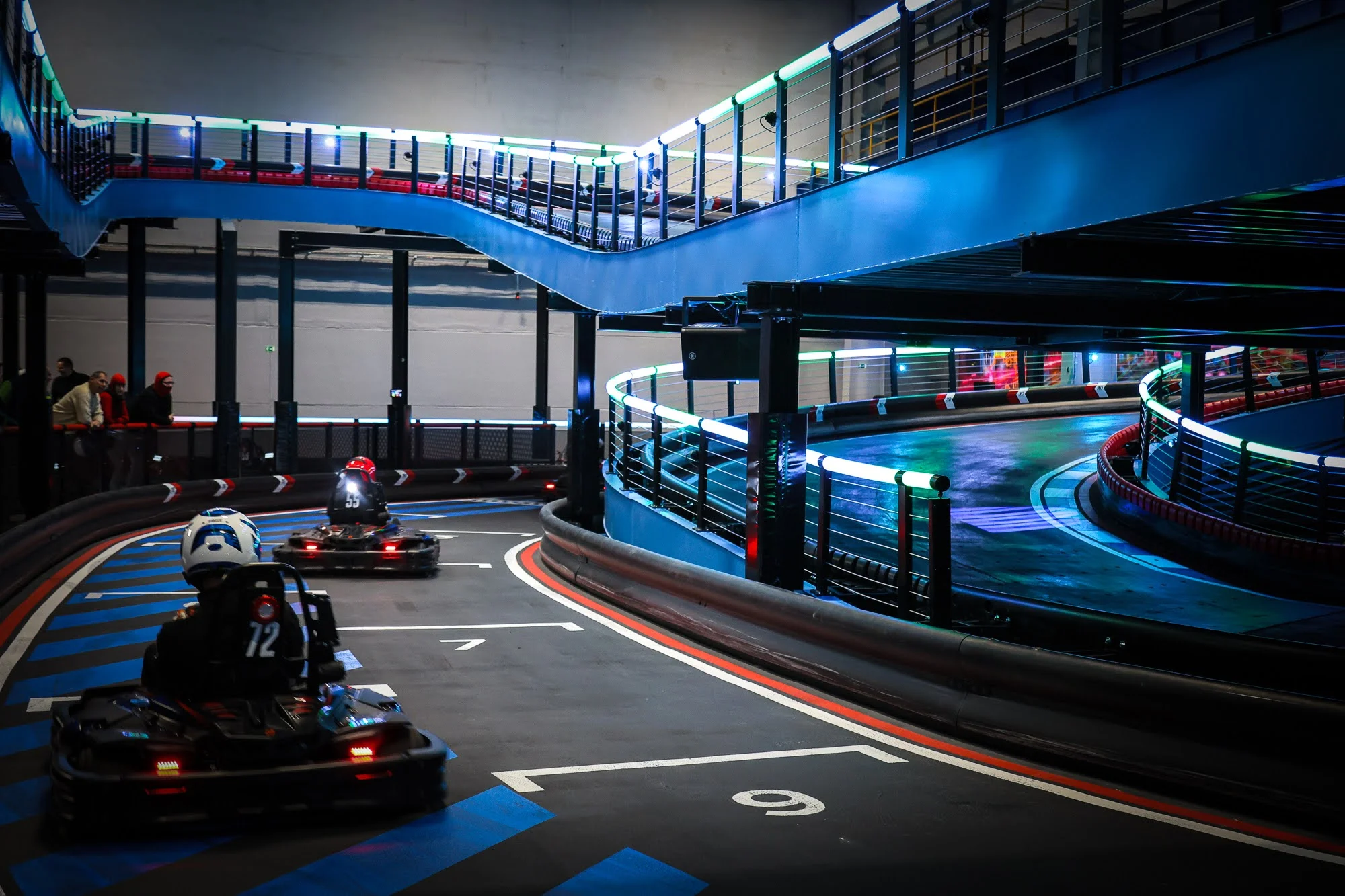 Game of Karts: závod plný akce, volant jako ve formuli a soupeř v zaměřovači