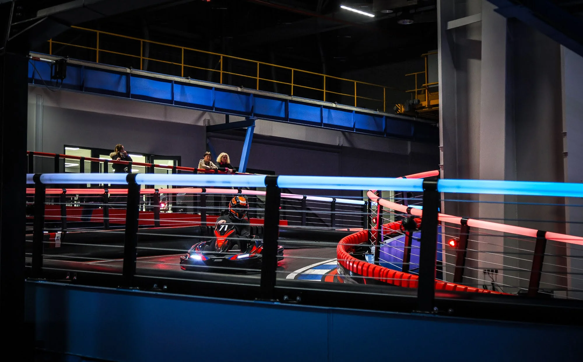 Game of Karts: závod plný akce, volant jako ve formuli a soupeř v zaměřovači