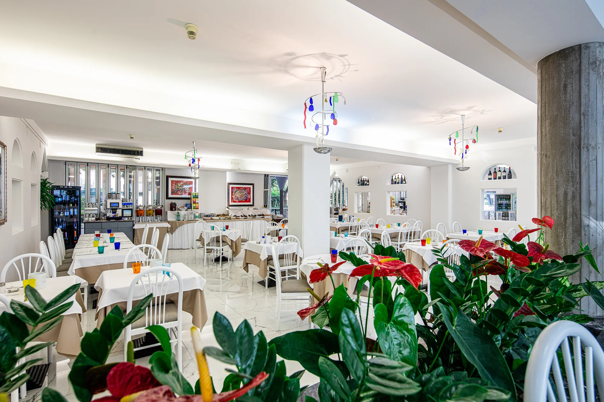 Lignano Sabbiadoro: 4* hotel u pláže se snídaní či polopenzí, bazén a vířivka