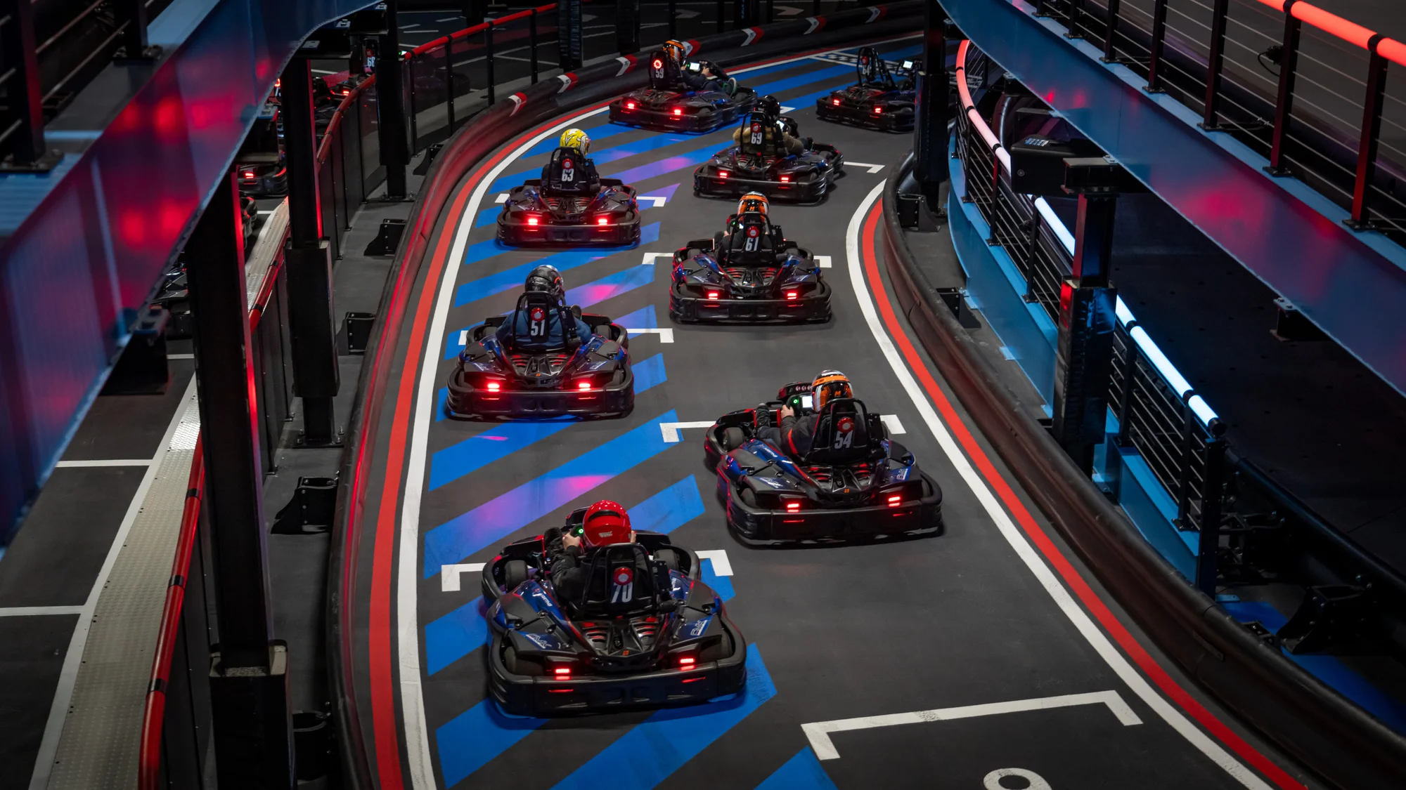 Game of Karts: závod plný akce, volant jako ve formuli a soupeř v zaměřovači