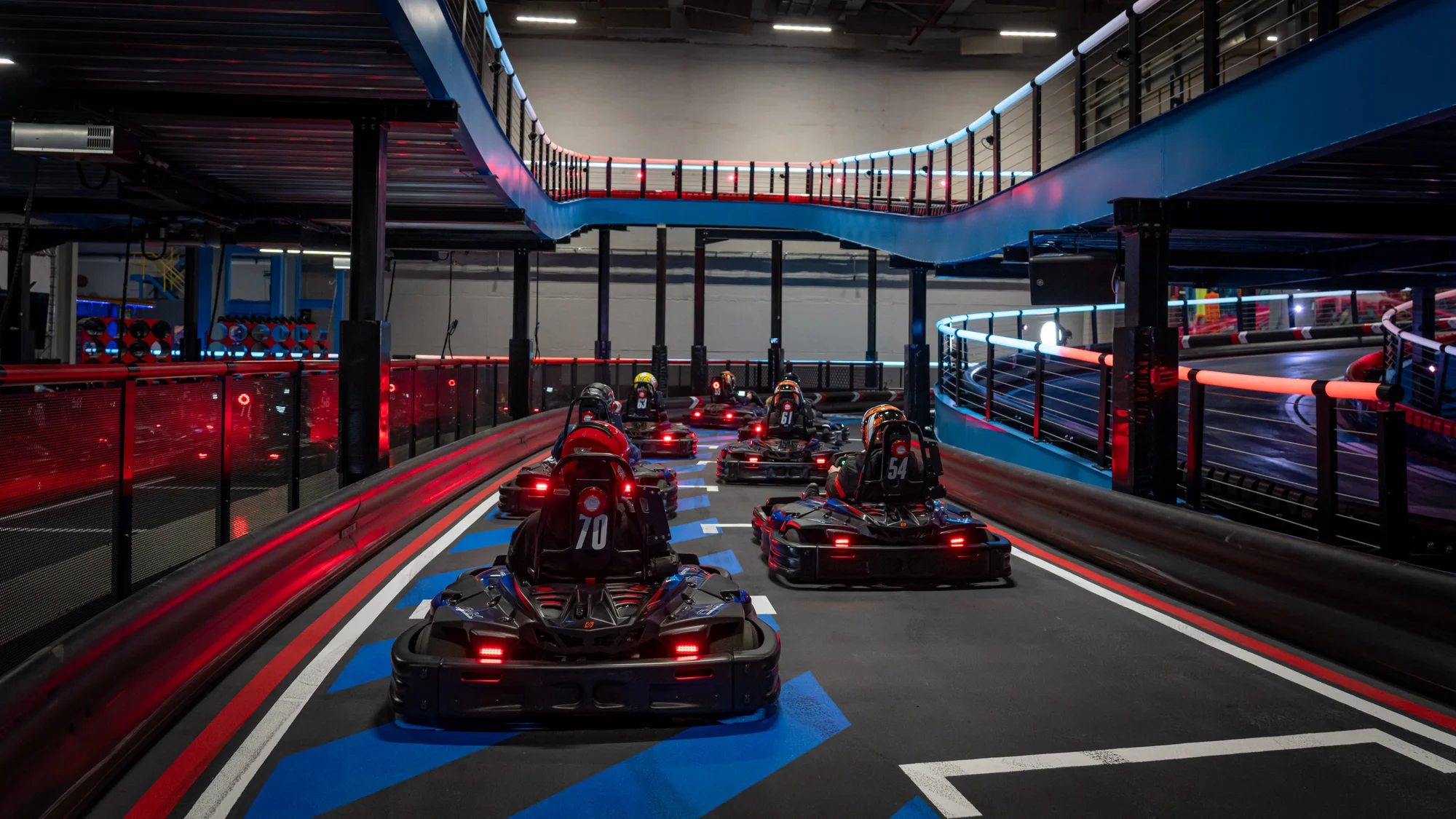 Game of Karts: závod plný akce, volant jako ve formuli a soupeř v zaměřovači