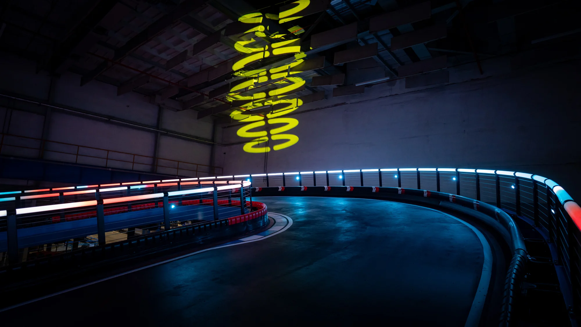 Game of Karts: závod plný akce, volant jako ve formuli a soupeř v zaměřovači