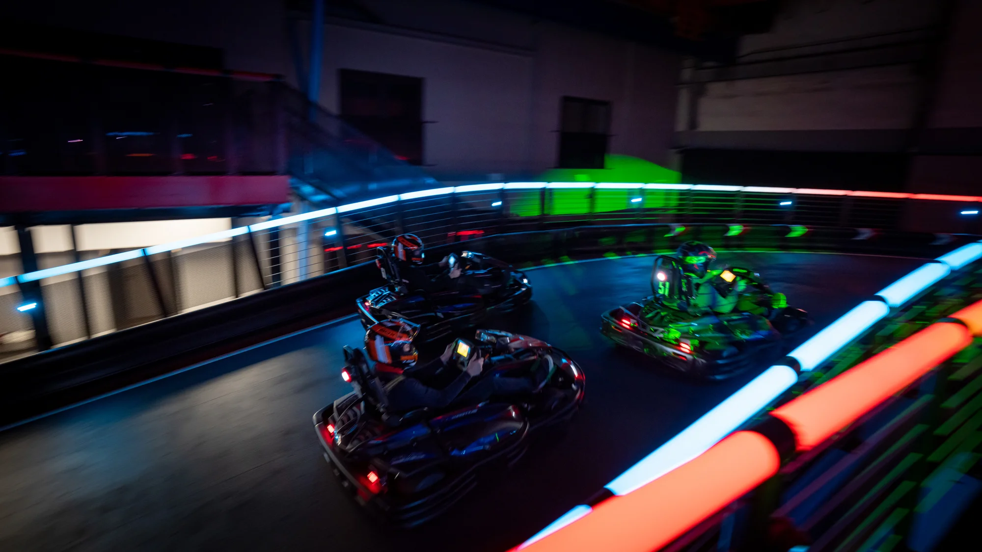 Game of Karts: závod plný akce, volant jako ve formuli a soupeř v zaměřovači