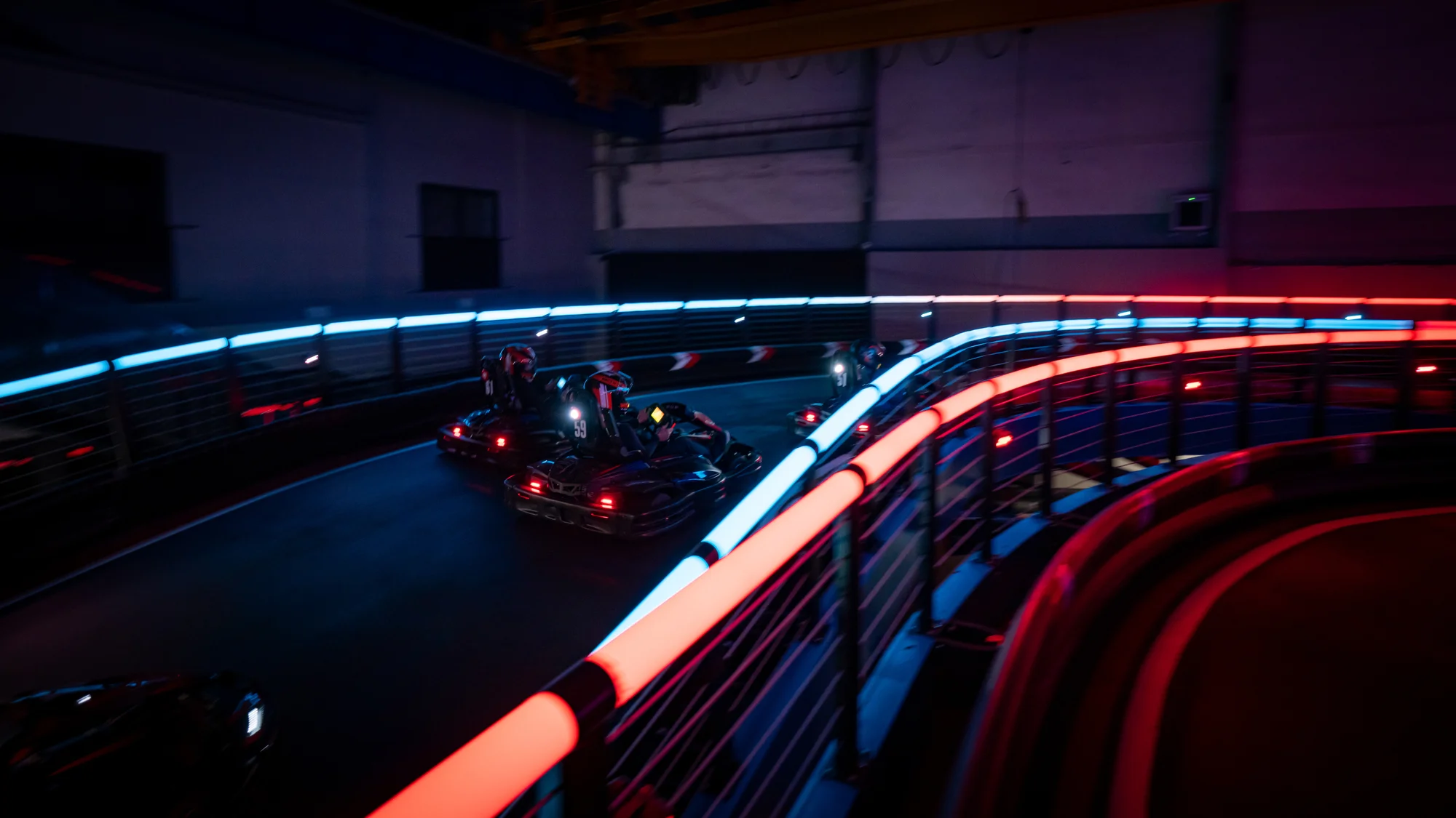 Game of Karts: závod plný akce, volant jako ve formuli a soupeř v zaměřovači