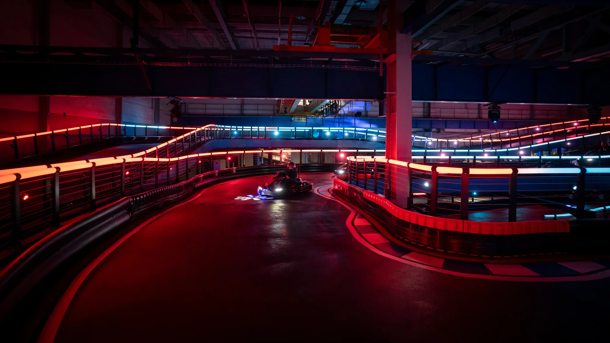 Game of Karts: závod plný akce, volant jako ve formuli a soupeř v zaměřovači