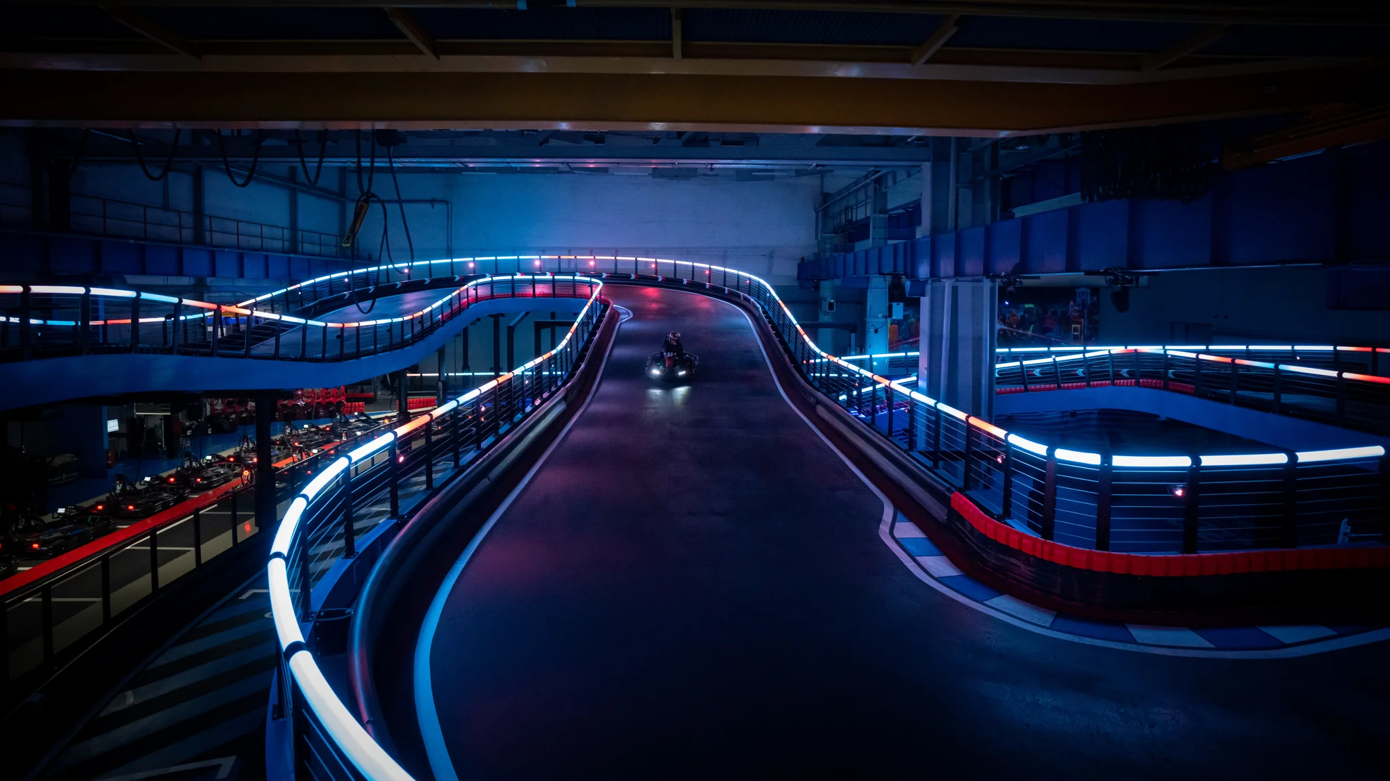 Game of Karts: závod plný akce, volant jako ve formuli a soupeř v zaměřovači