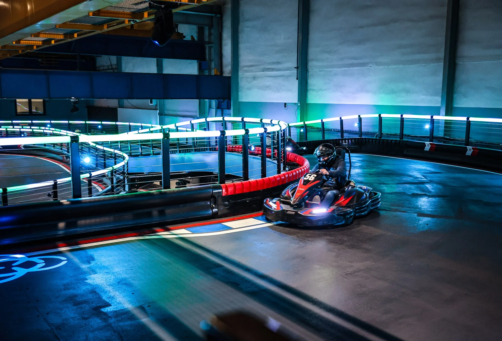 Game of Karts: závod plný akce, volant jako ve formuli a soupeř v zaměřovači