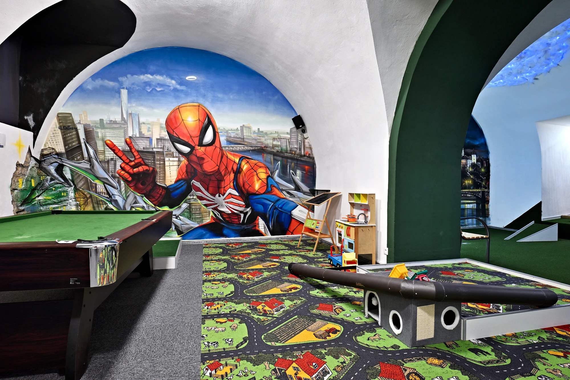 Indoor minigolf na Andělu: 18 jamek a neomezené hraní pro děti i dospělé