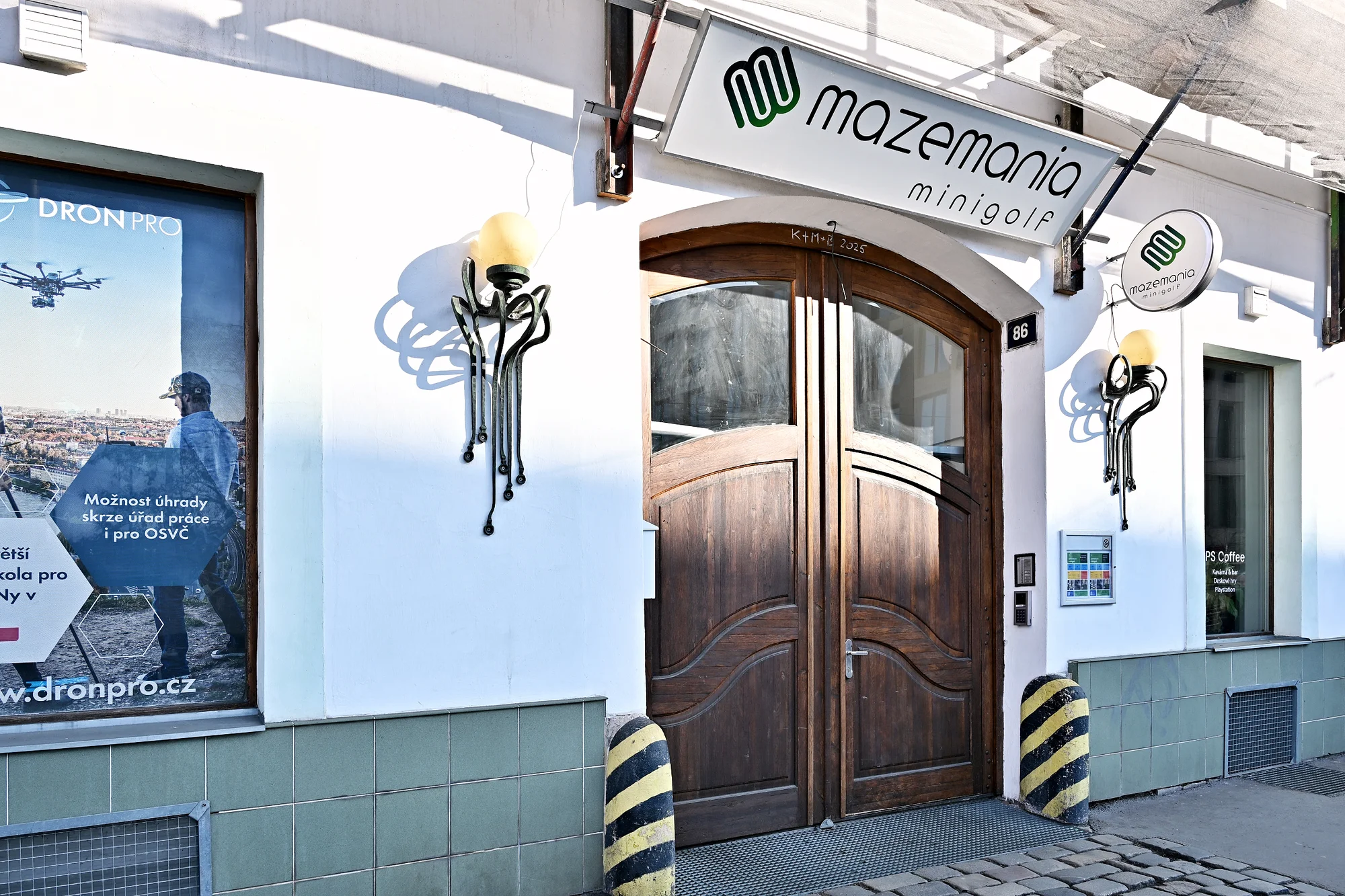Indoor minigolf na Andělu: 18 jamek a neomezené hraní pro děti i dospělé