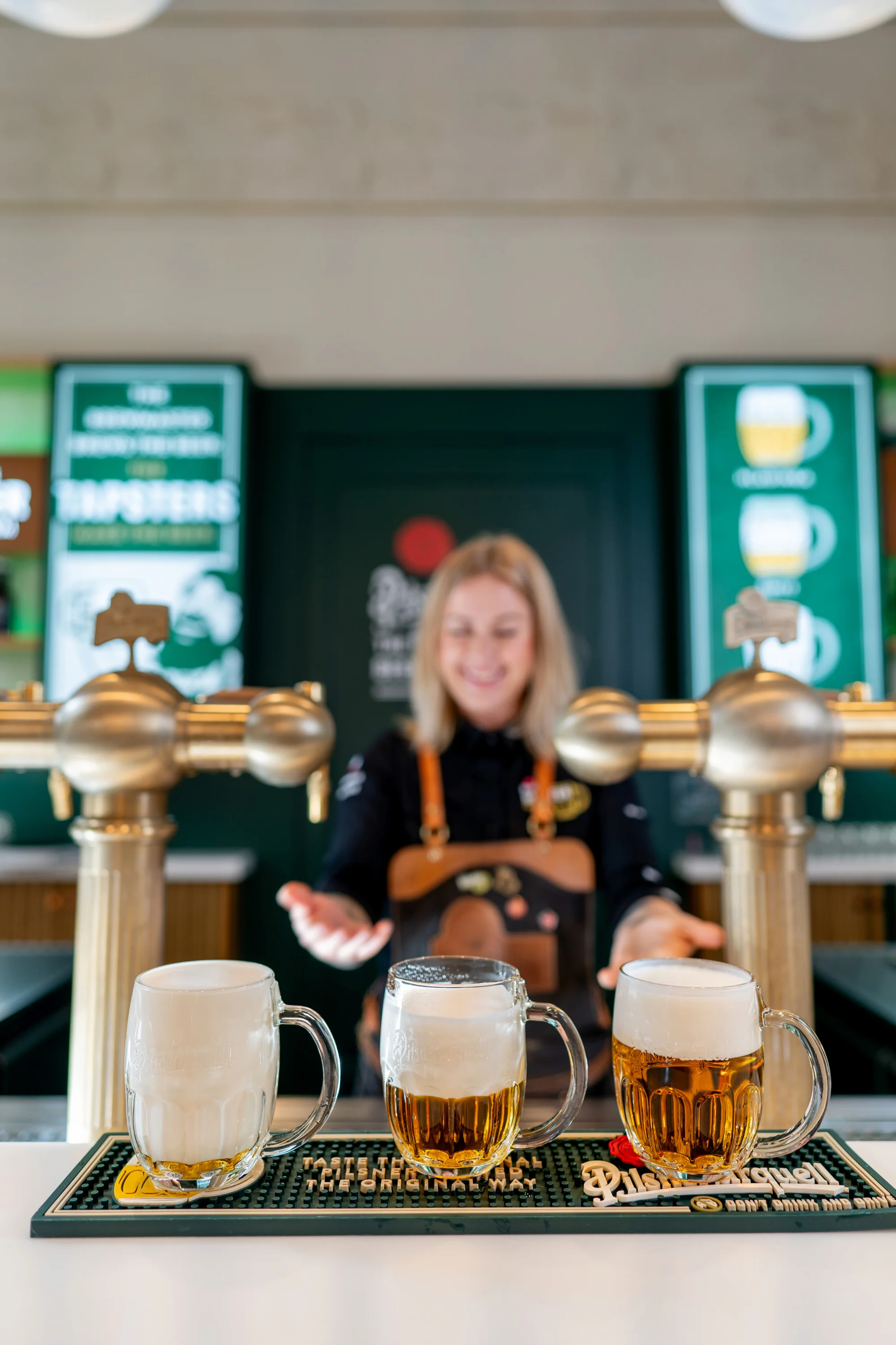 Staňte se mistrem výčepu: škola čepování v Pilsner Urquell Experience v Praze