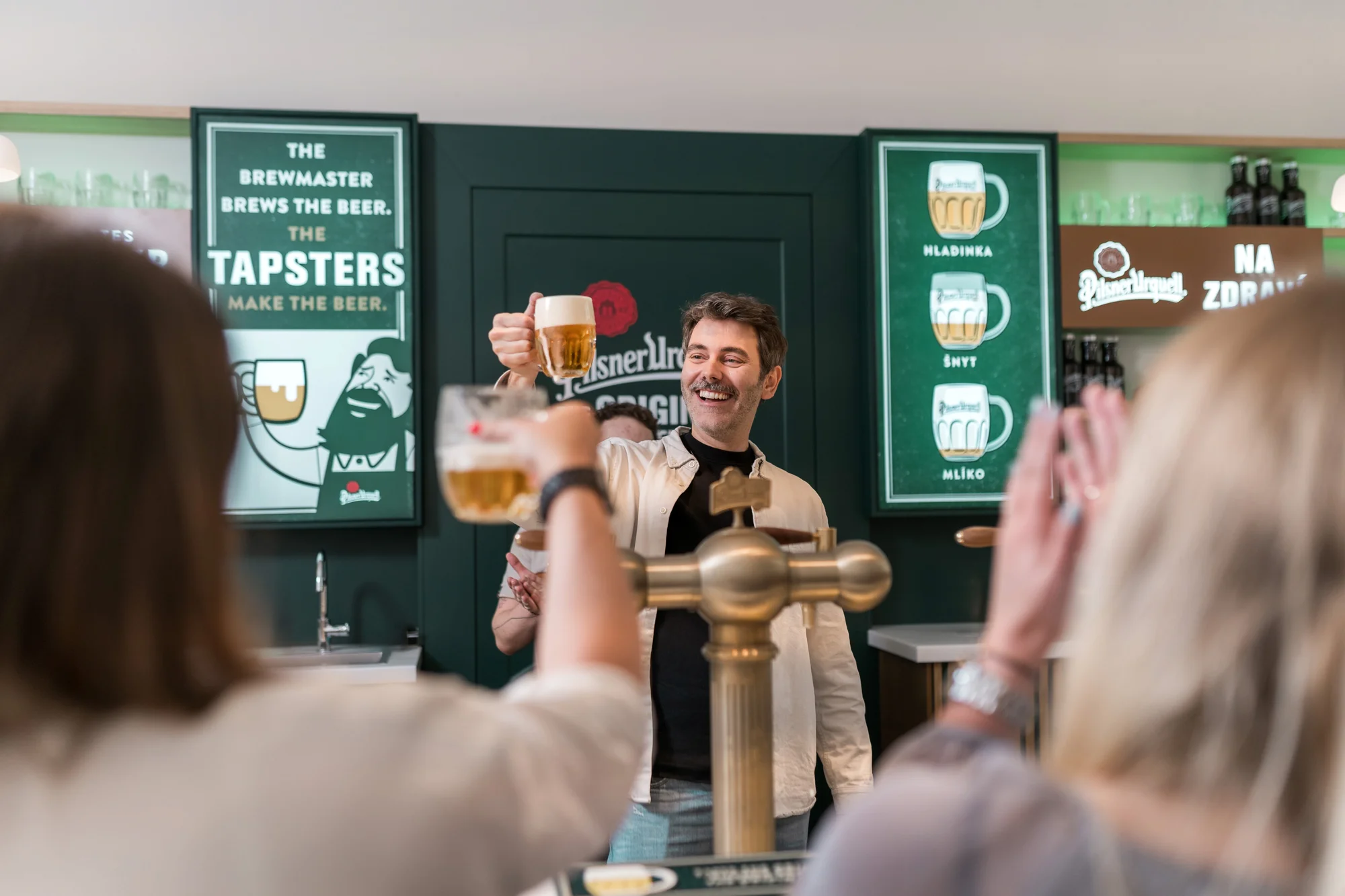Staňte se mistrem výčepu: škola čepování v Pilsner Urquell Experience v Praze