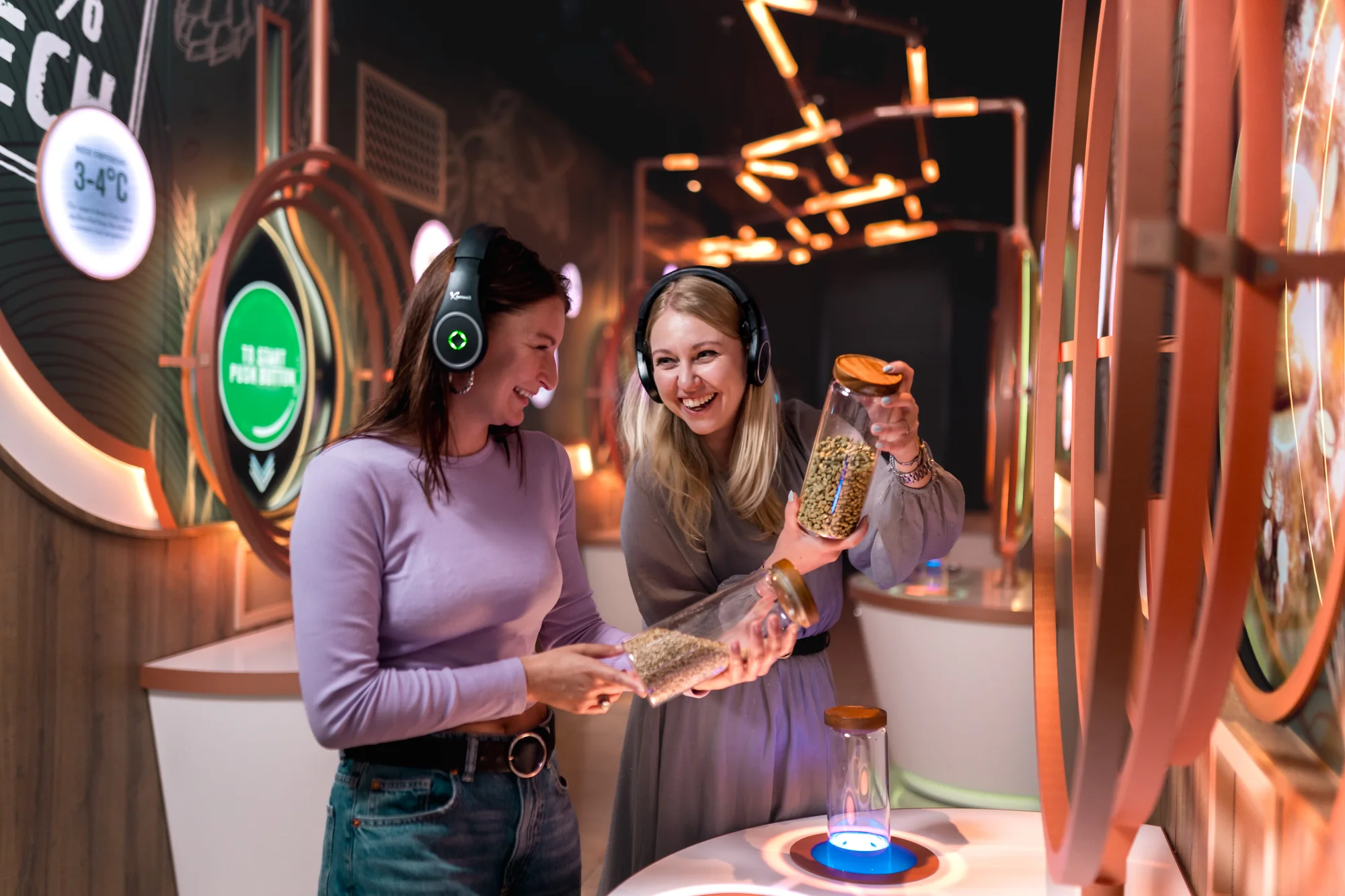 Zažijte příběh piva všemi smysly: interaktivní expozice Pilsner Urquell Experience v Praze