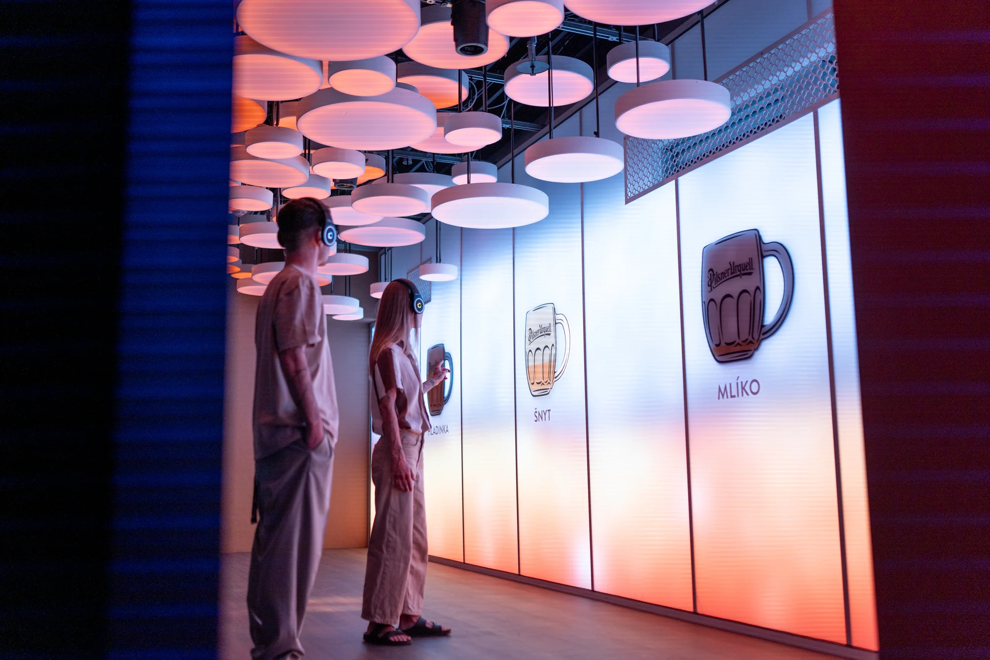 Zažijte příběh piva všemi smysly: interaktivní expozice Pilsner Urquell Experience v Praze