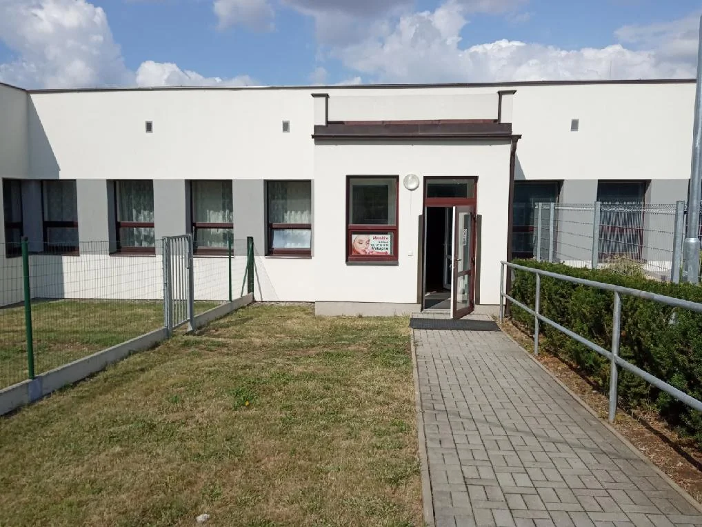 Formování postavy účinnou kombinací LipoLaseru a EMS: 1 nebo 5 opakování