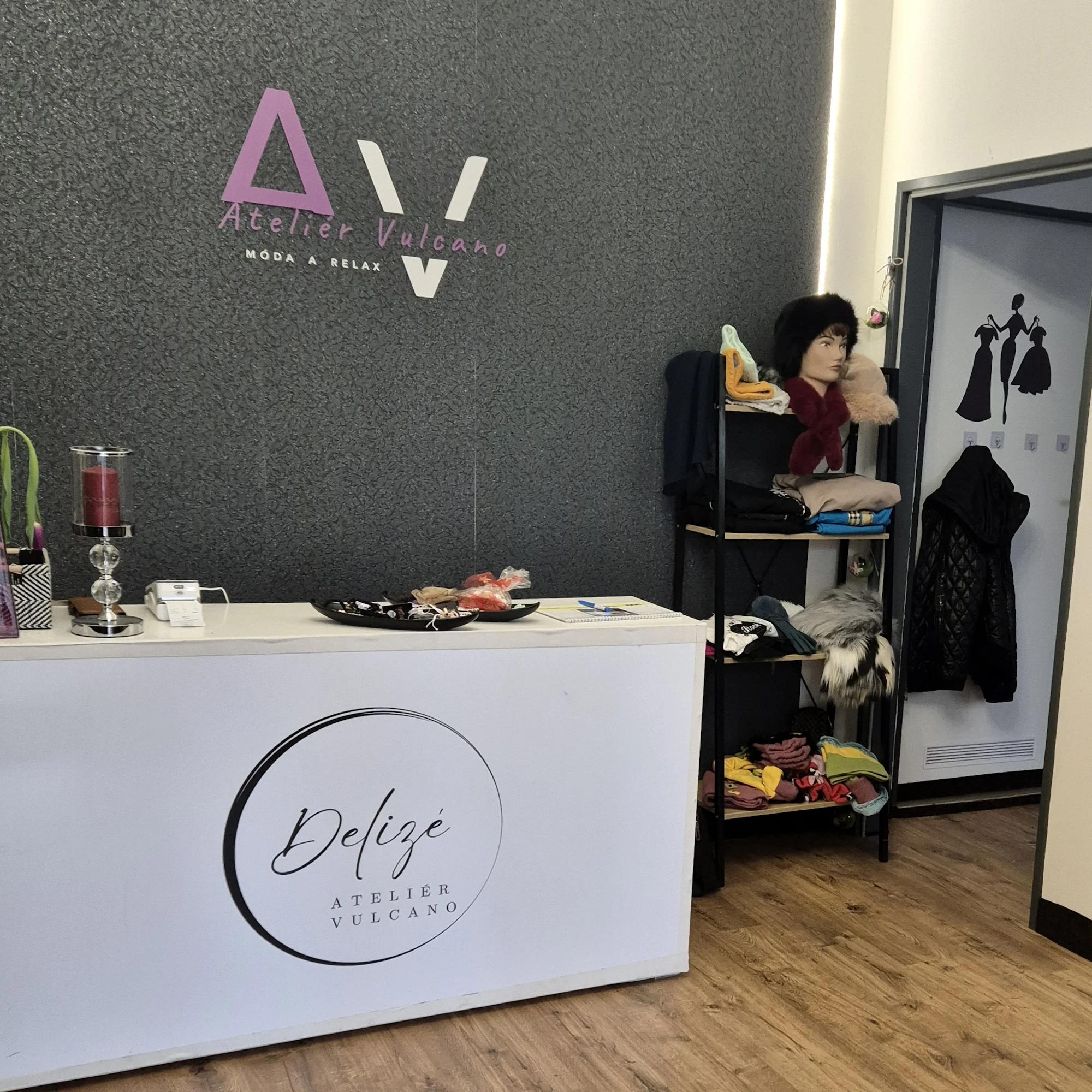 Proměna v andělskou ženu: profesionální líčení, styling a fotografie v Ateliéru Vulcano