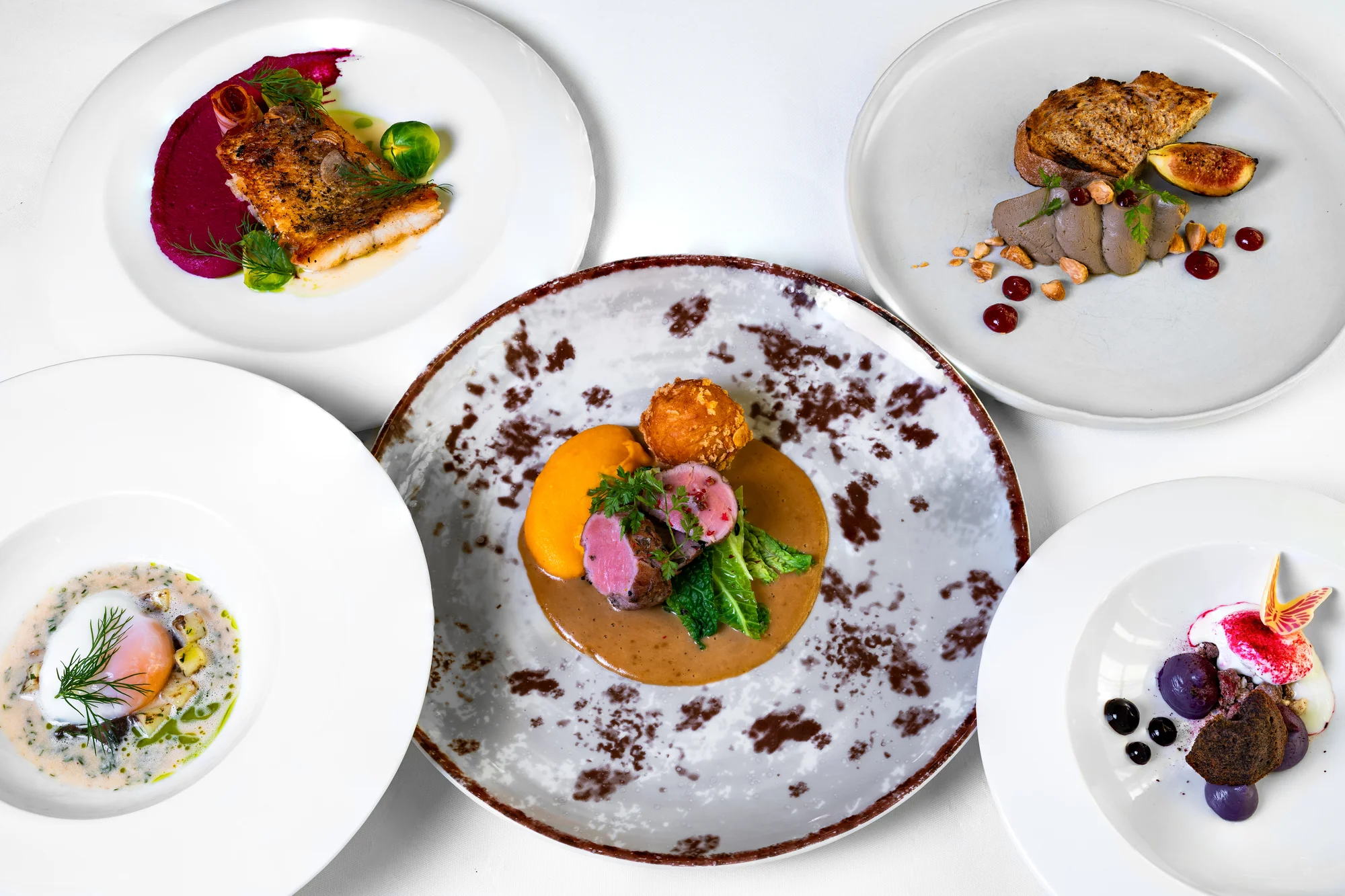Degustační menu v klasicistním zámečku i vstup do wellness pro 2 osoby