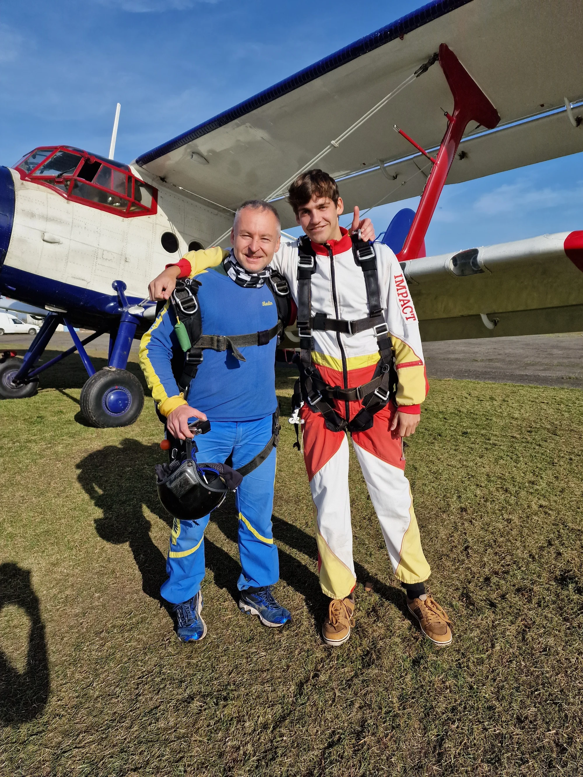 Tandemový seskok s padákem z výšky 3 200 m i vč. videozáznamu