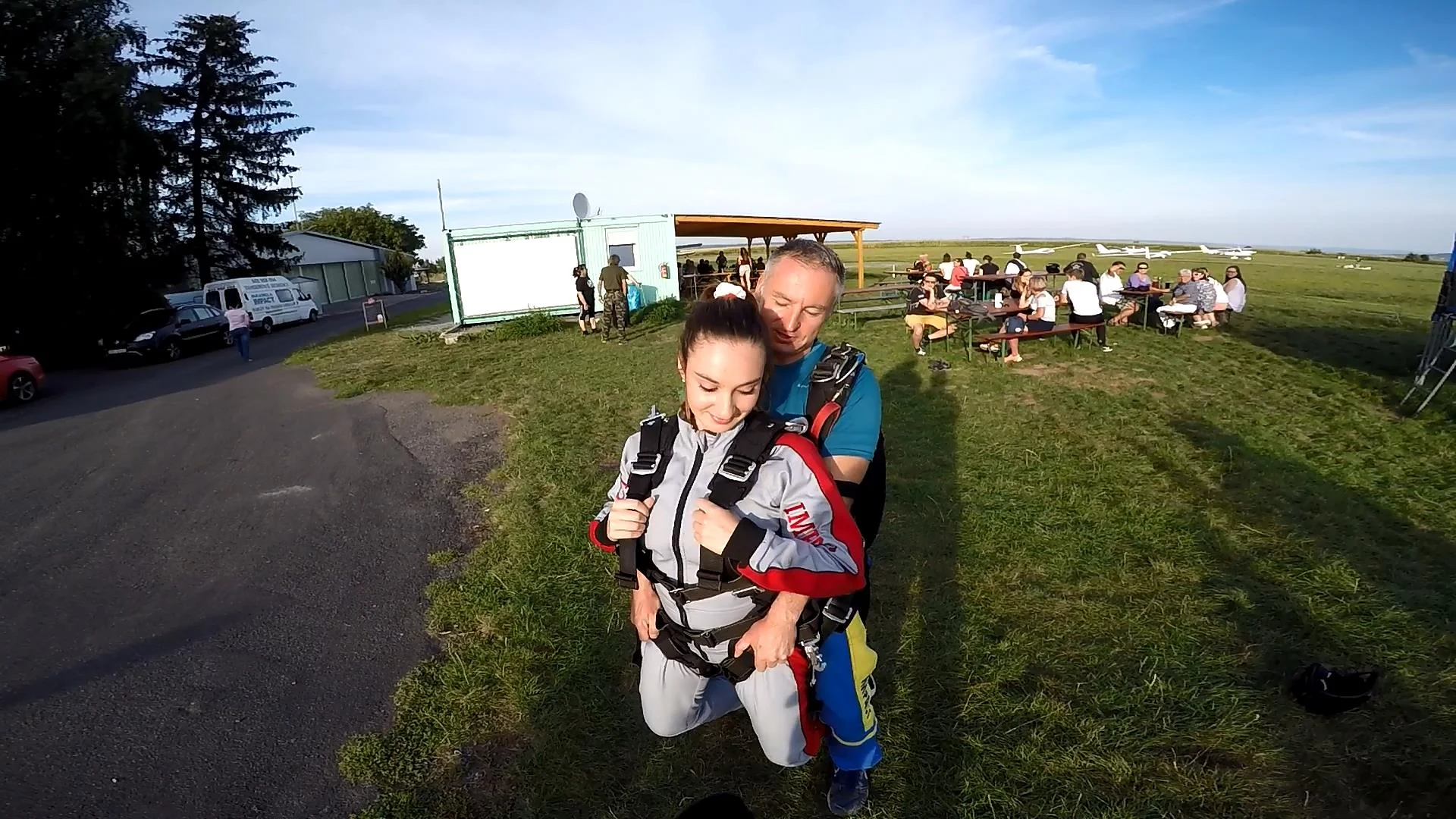 Tandemový seskok s padákem z výšky 3 200 m i vč. videozáznamu