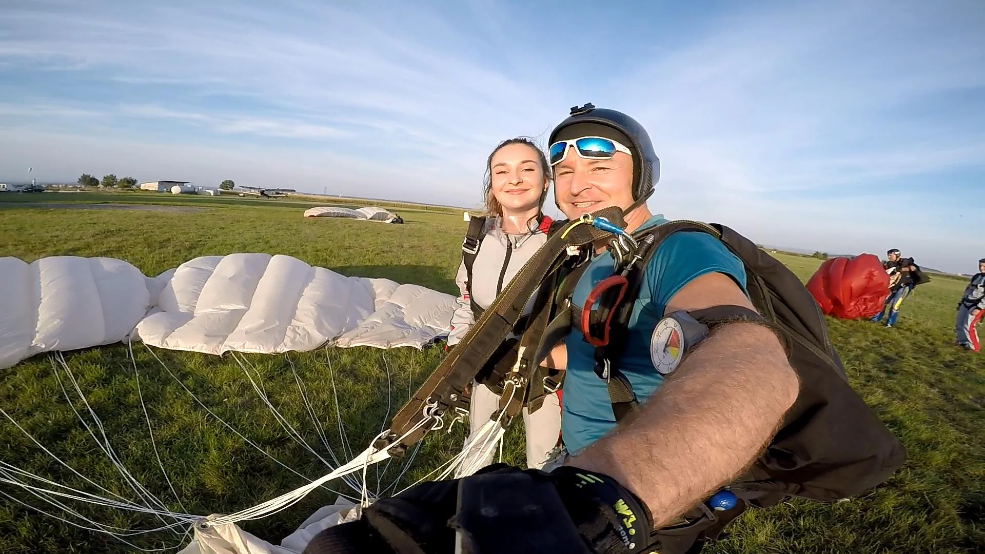 Tandemový seskok s padákem z výšky 3 200 m i vč. videozáznamu