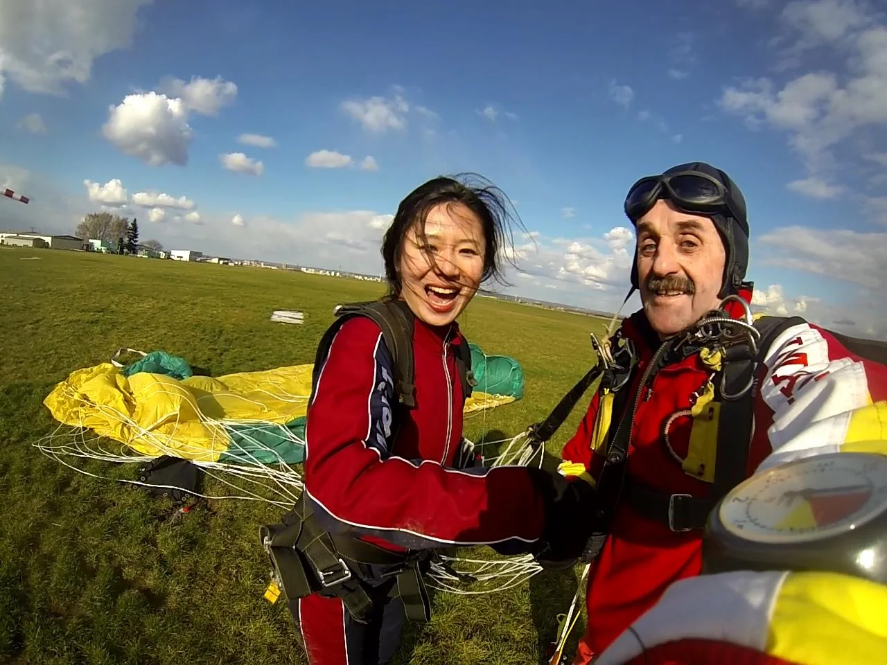 Tandemový seskok s padákem z výšky 3 200 m i vč. videozáznamu