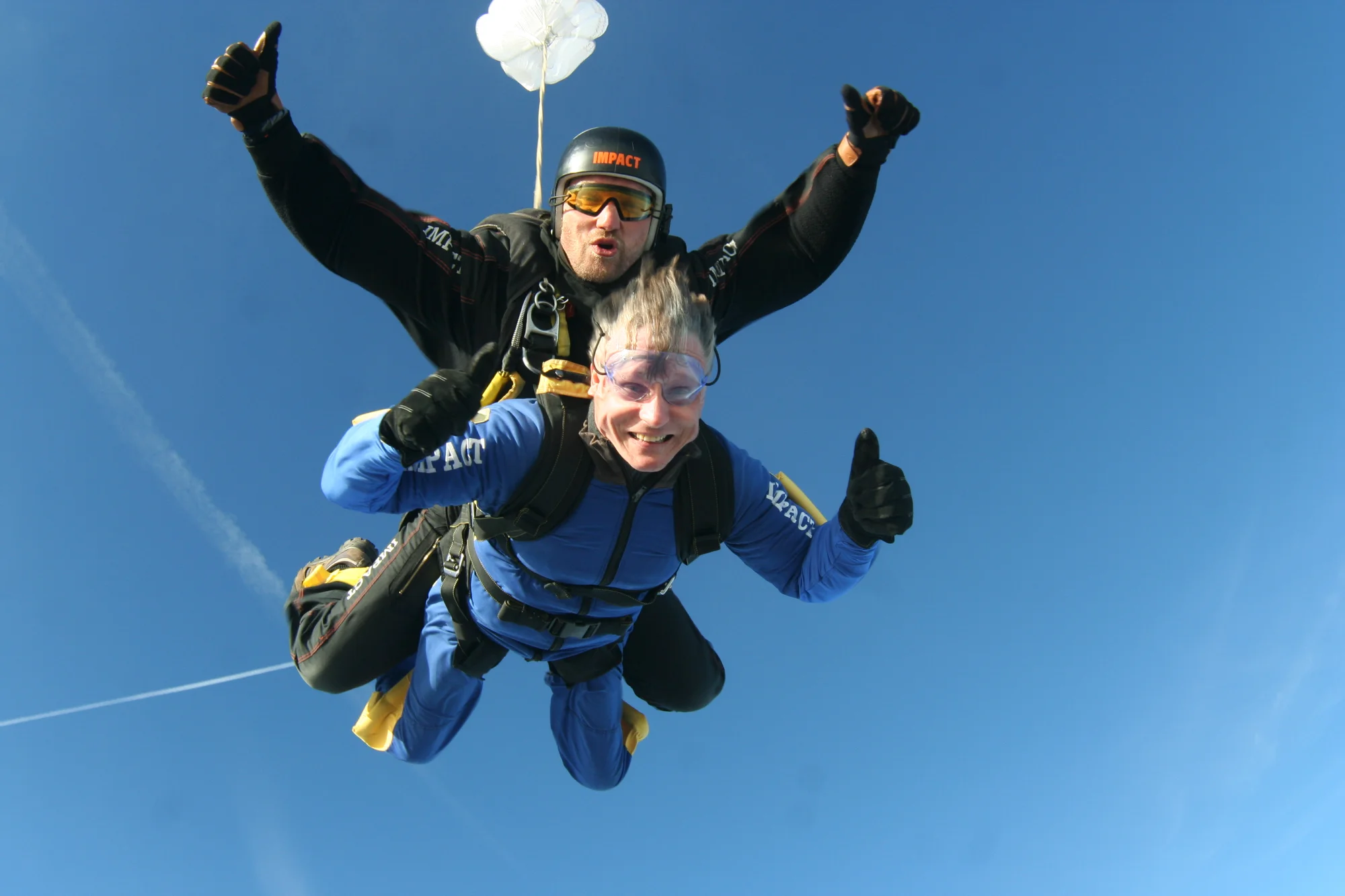 Tandemový seskok s padákem z výšky 3 200 m i vč. videozáznamu
