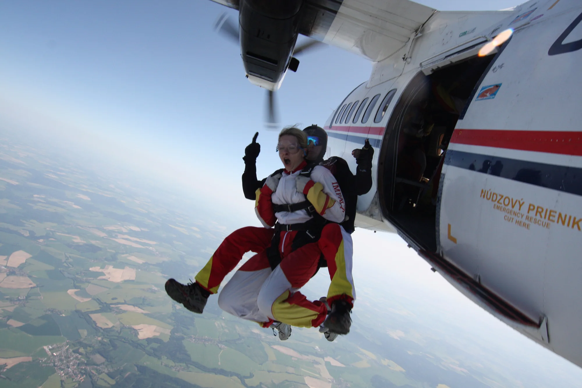 Tandemový seskok s padákem z výšky 3 200 m i vč. videozáznamu