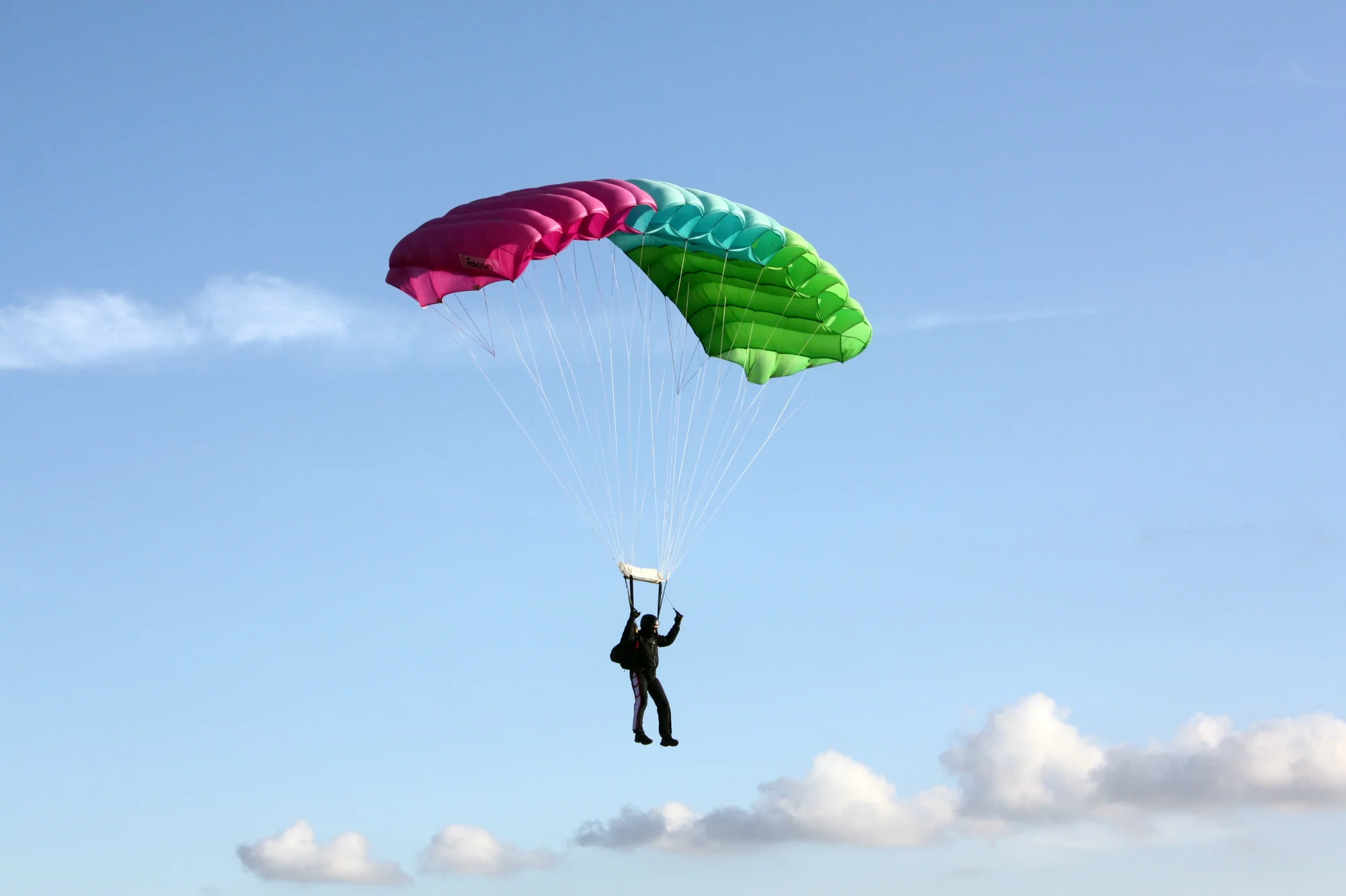 Tandemový seskok s padákem z výšky 3 200 m i vč. videozáznamu