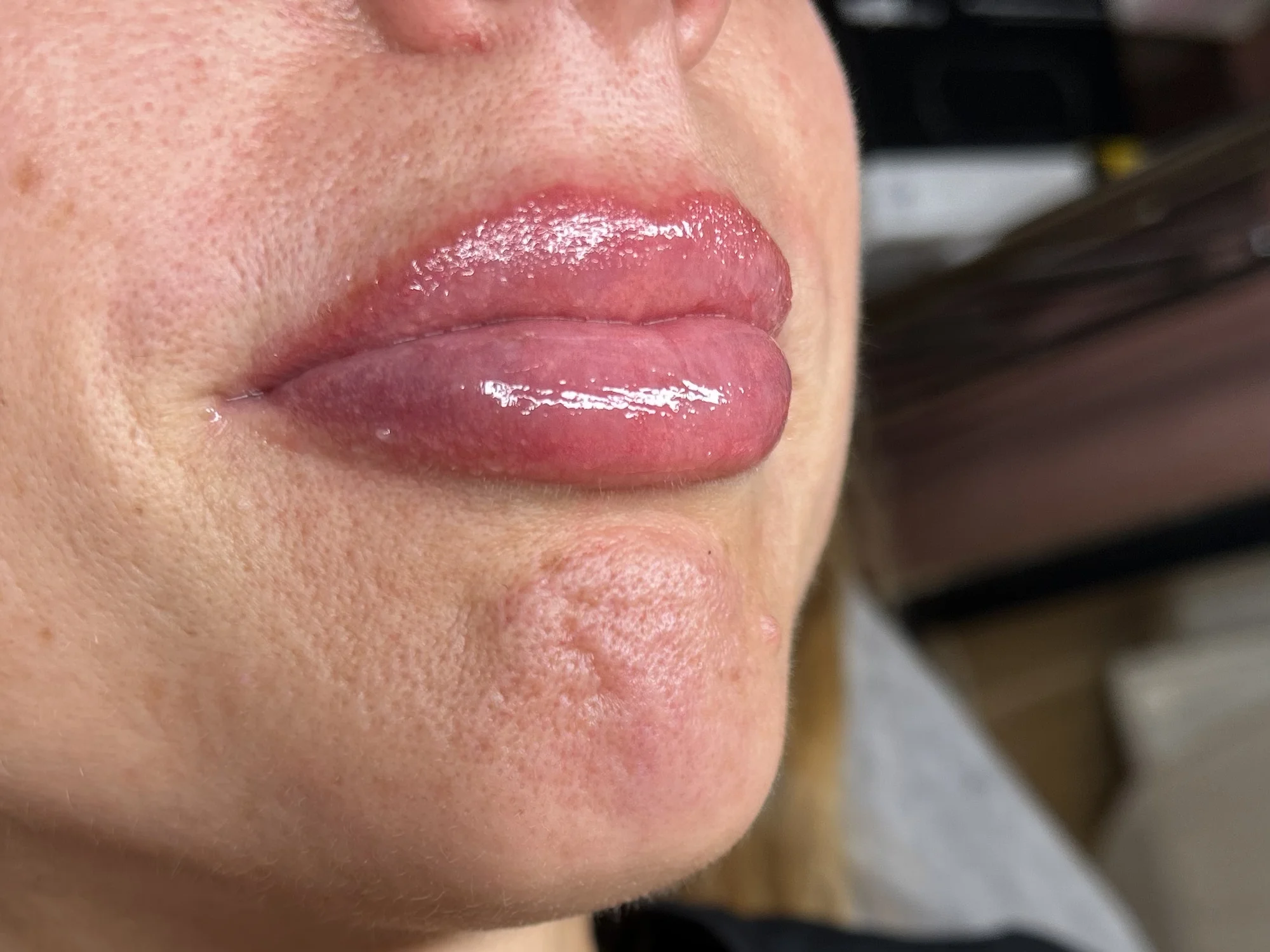 Permanentní make-up: microblading obočí nebo rty technikou Aquarelle