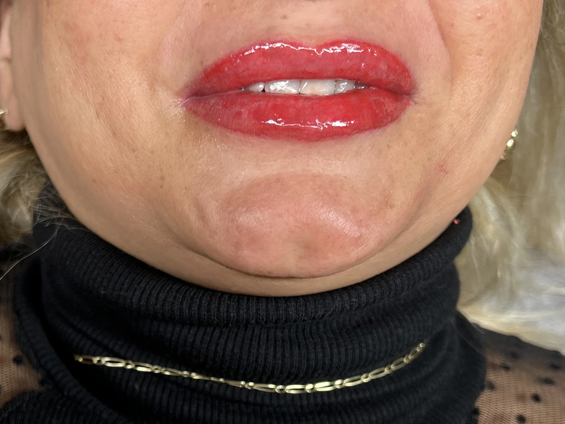 Permanentní make-up: microblading obočí nebo rty technikou Aquarelle