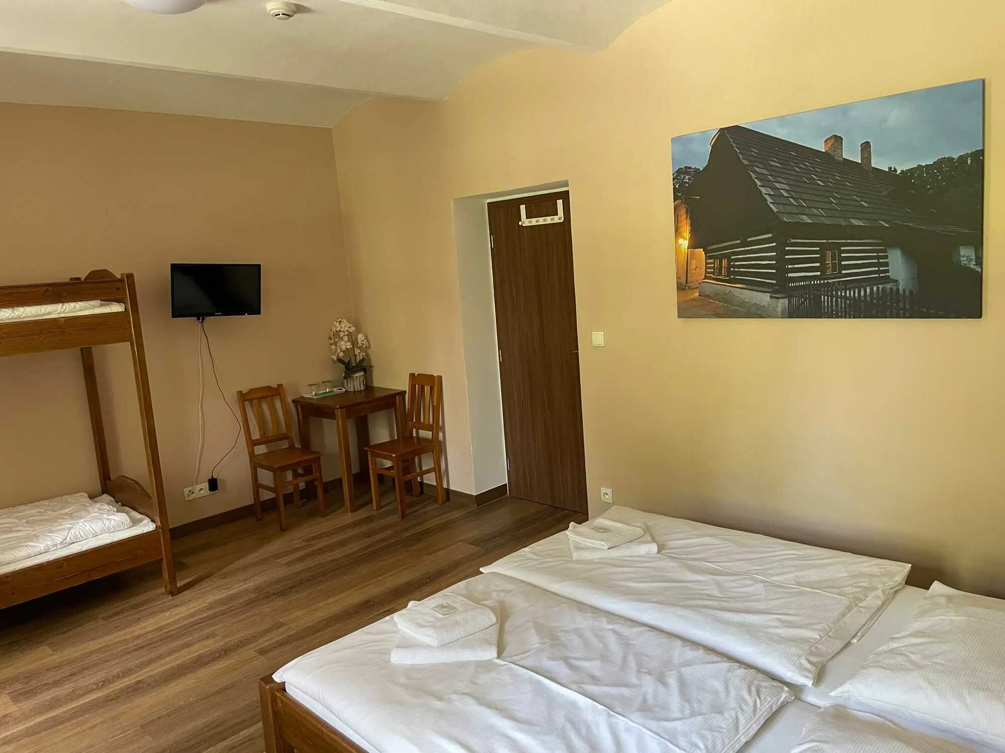 Venkovská idyla v rodinném penzionu v Babiččině údolí: snídaně i privátní wellness