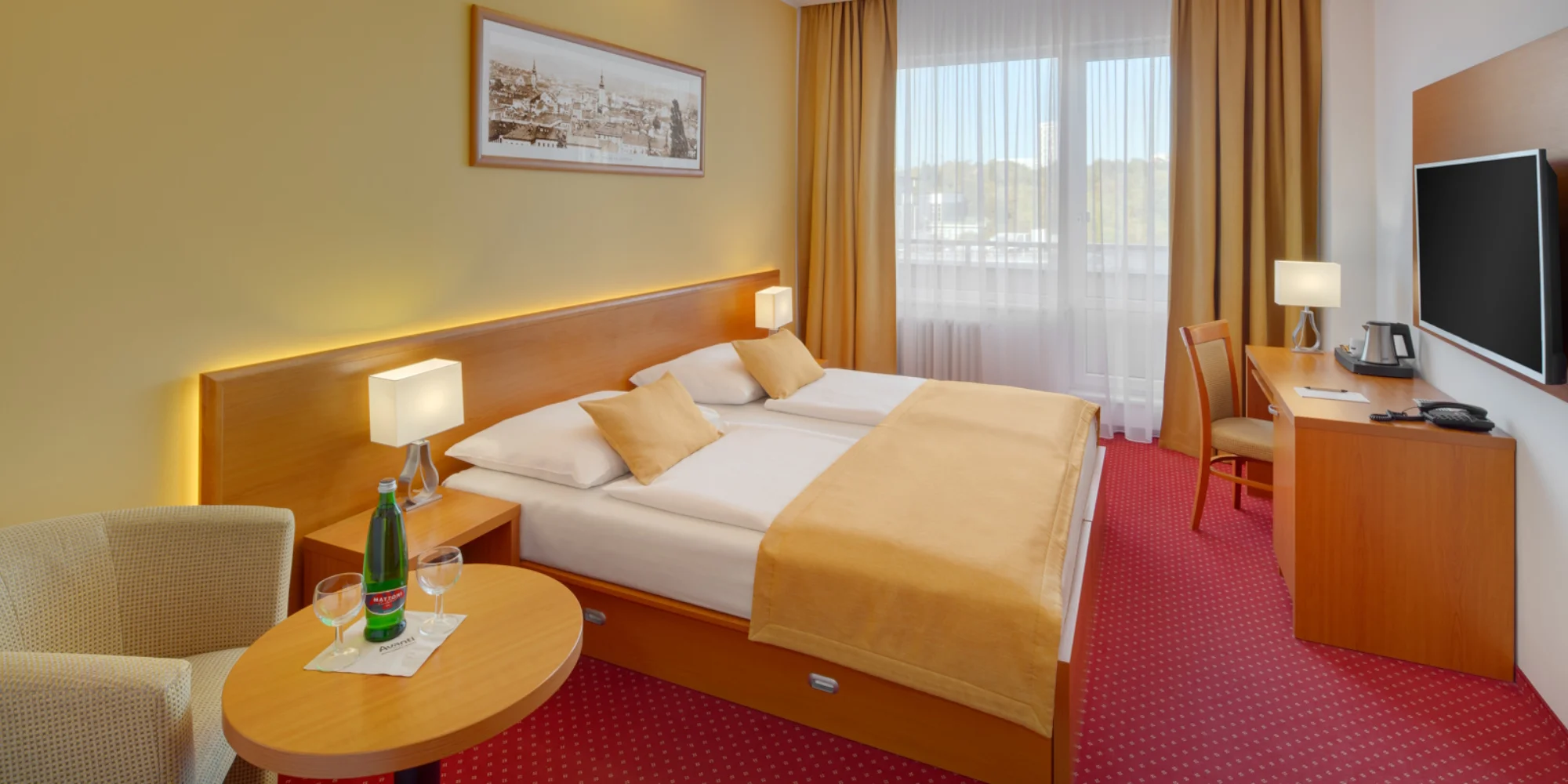 Sami nebo v páru či s rodinou do Brna: hotel se střešním wellness, snídaně i večeře