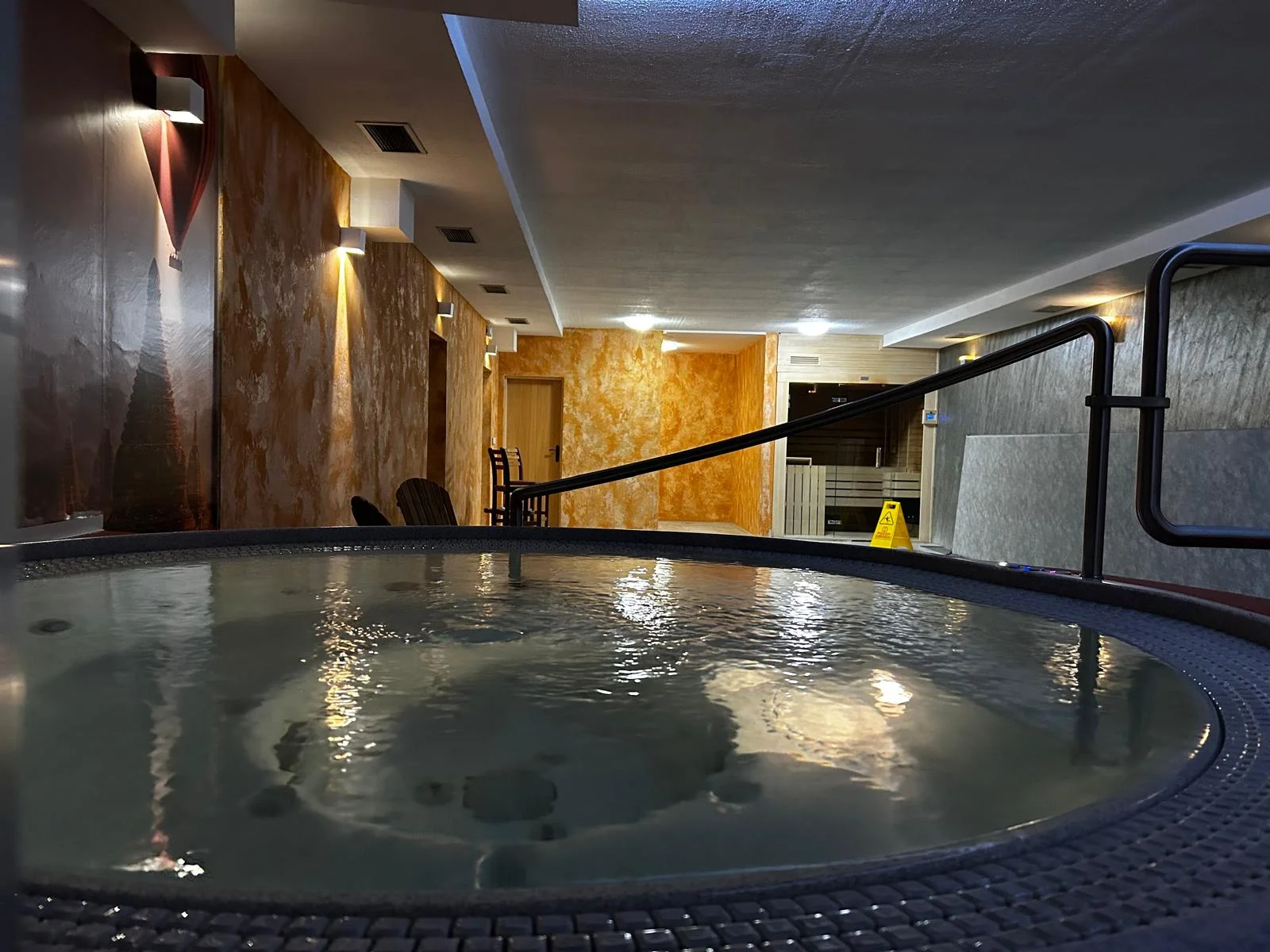 Romantika i doplnění energie: privátní sauna a vířivka pro dva i celou rodinu