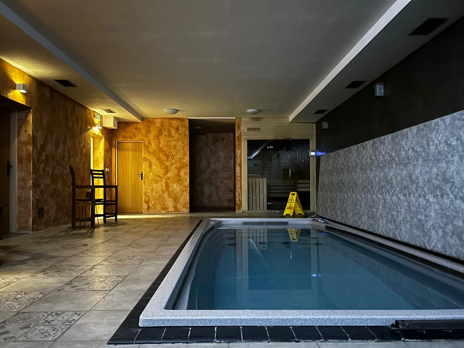 Romantika i doplnění energie: privátní sauna a vířivka pro dva i celou rodinu