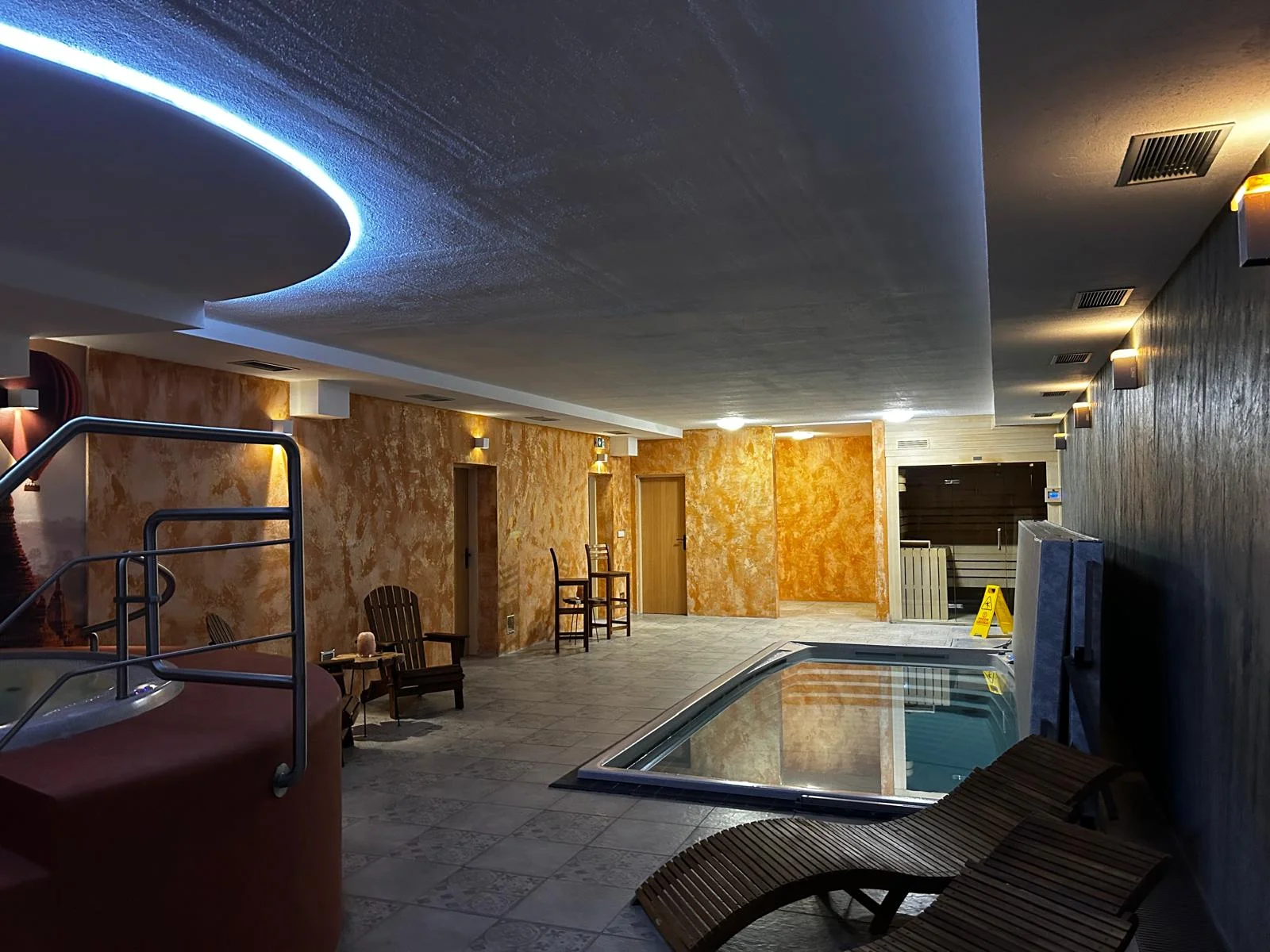 Romantika i doplnění energie: privátní sauna a vířivka pro dva i celou rodinu