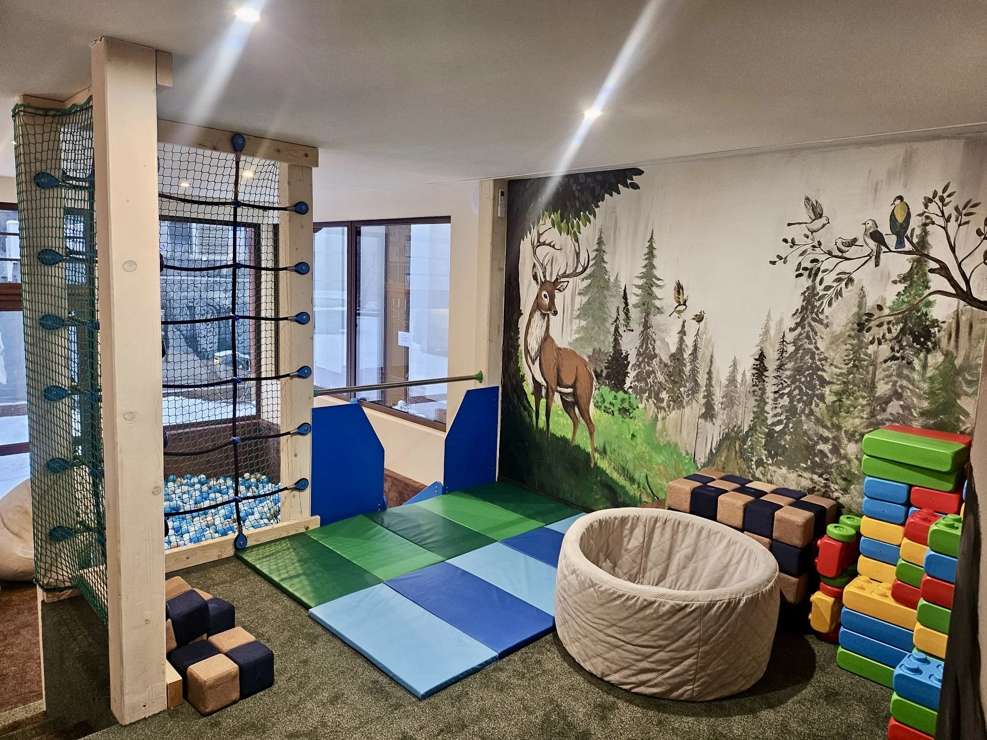 Lázeňské město Duszniki Zdrój blízko českých hranic: moderní hotel s wellness a polopenzí