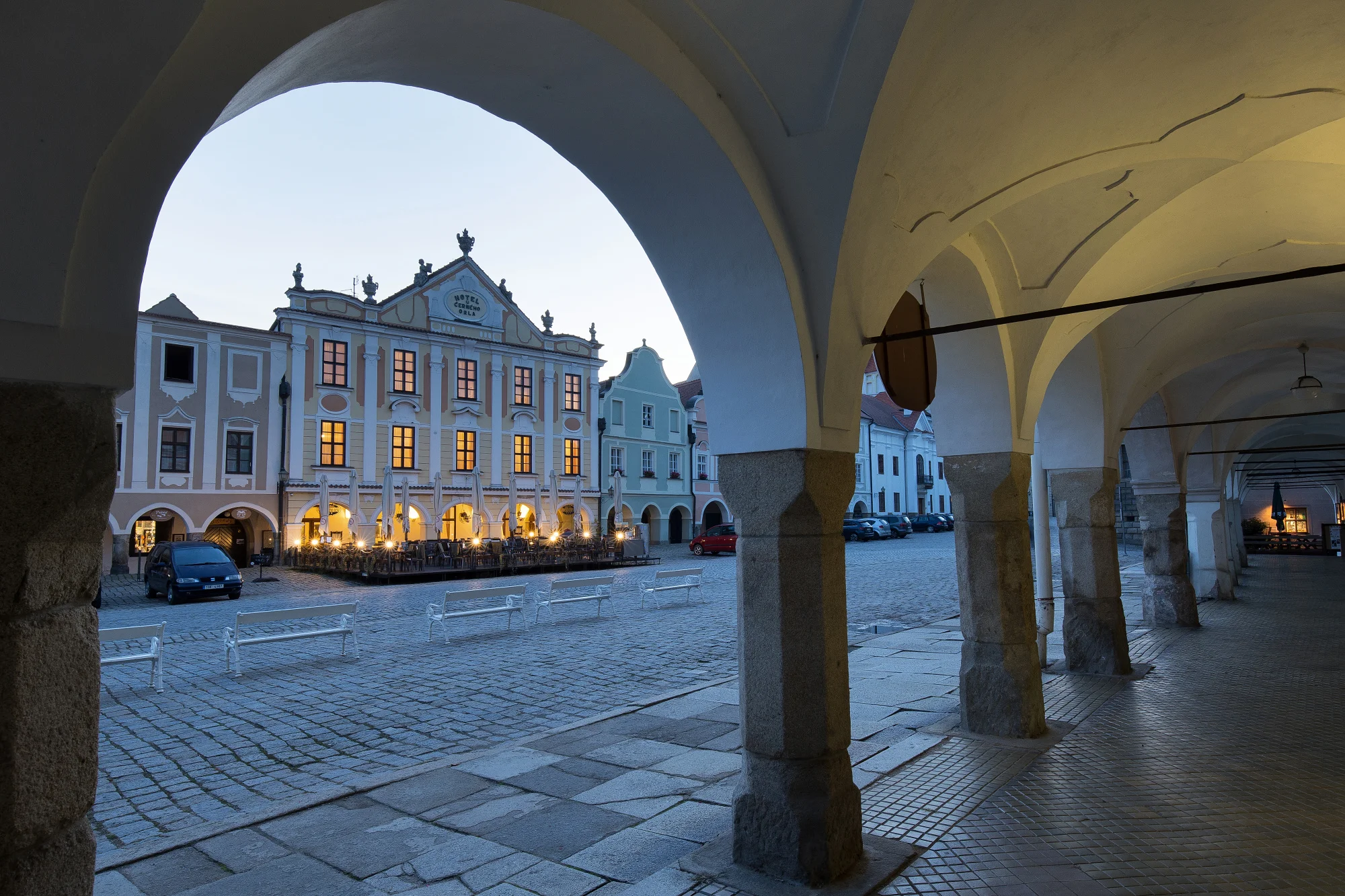 Pobyt v Telči v hotelu na náměstí: všední dny i víkendy, polopenze, víno i káva