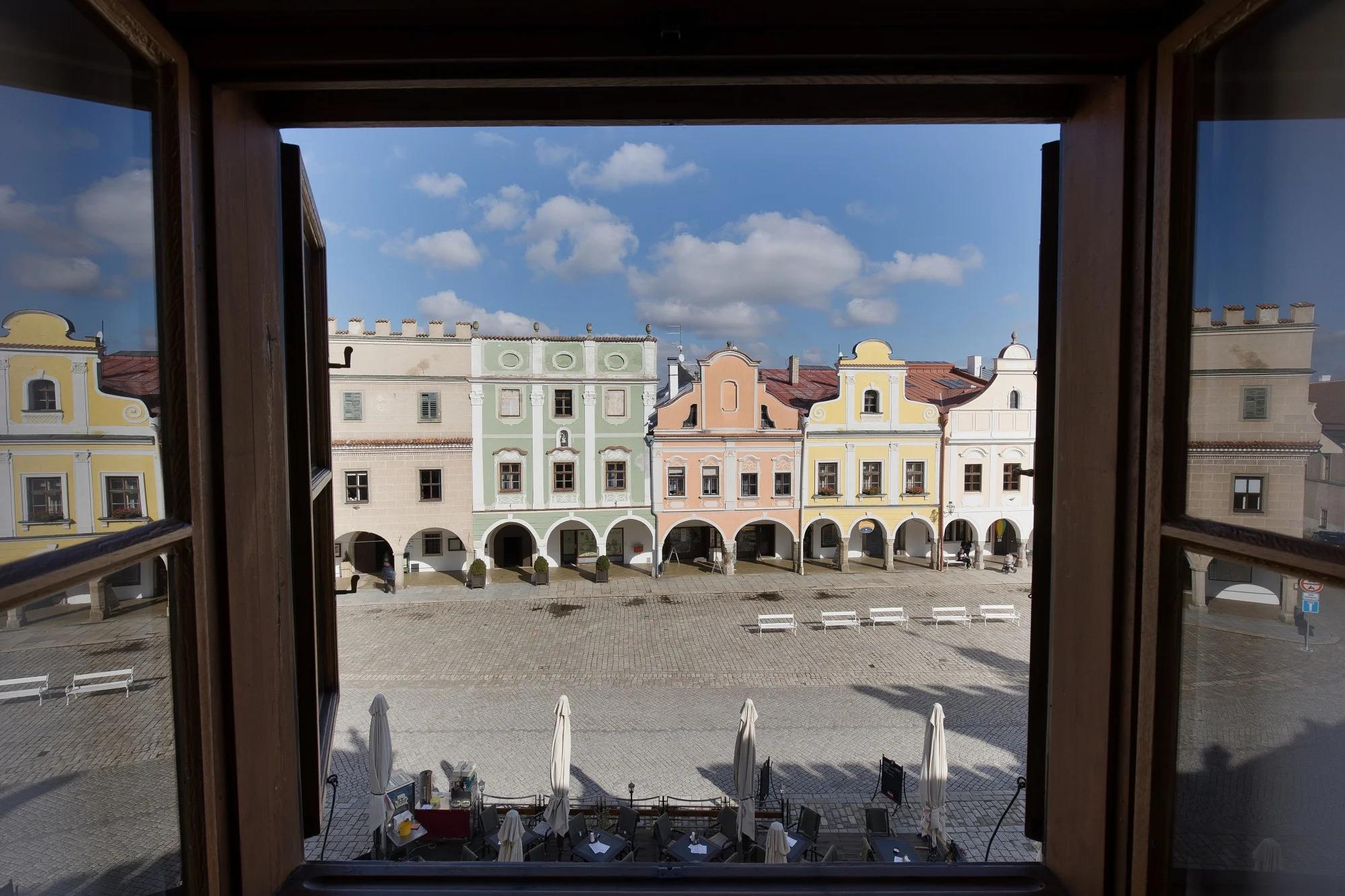 Pobyt v Telči v hotelu na náměstí: všední dny i víkendy, polopenze, víno i káva