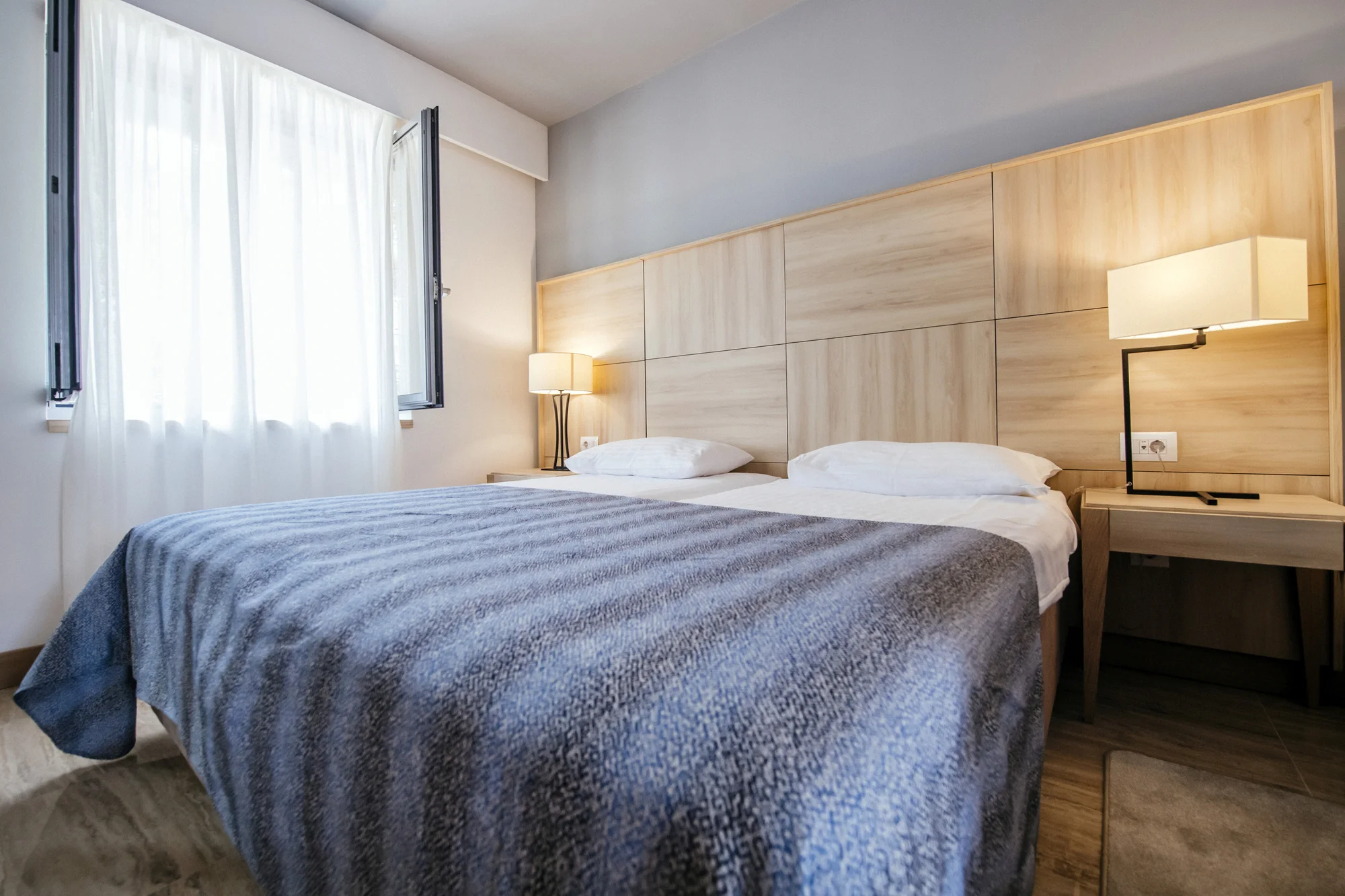 Apartmány v Dalmácii přímo u moře: možnost jídla a obří bazénový komplex