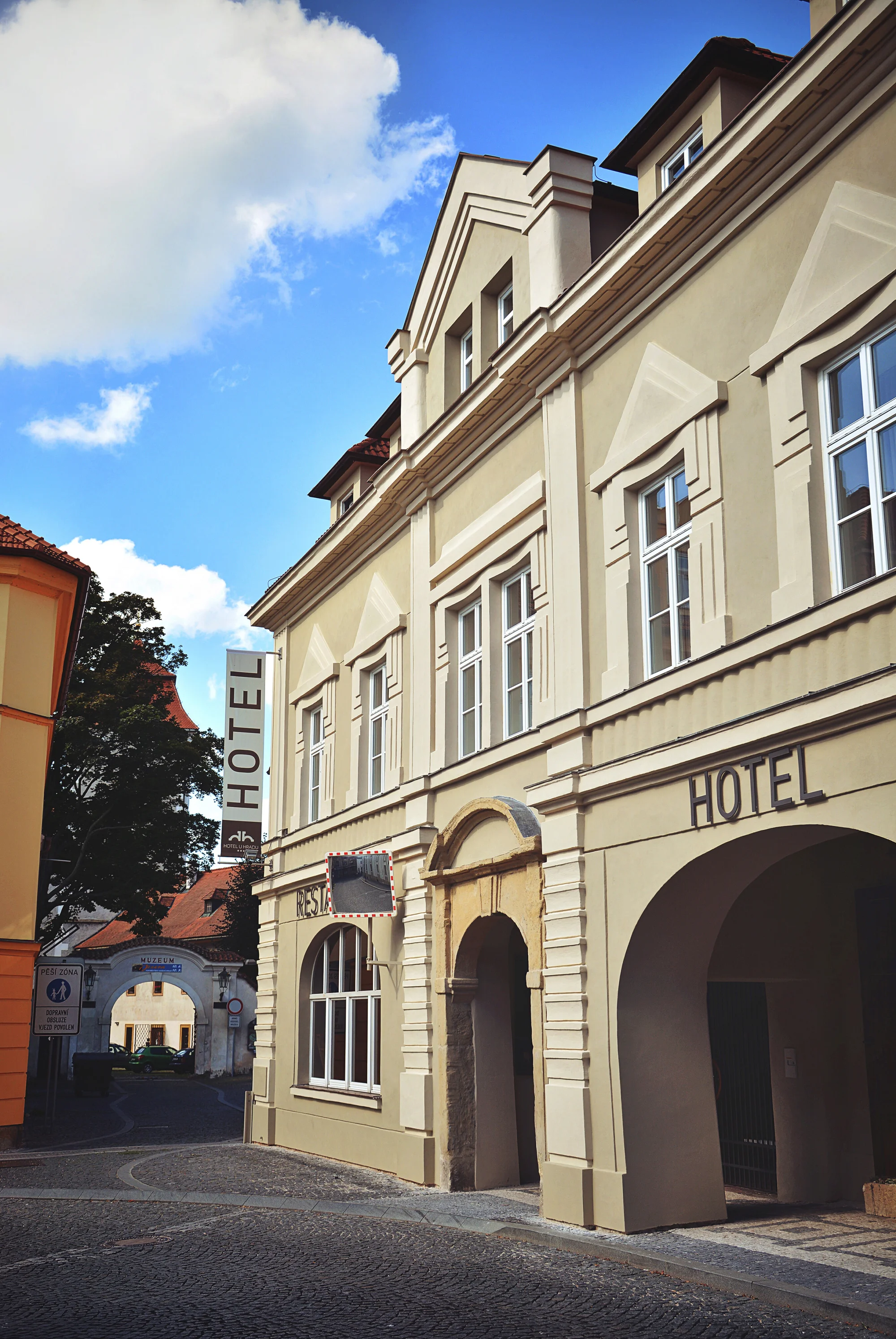 Český ráj to na pohled: hotel v historickém centru Mladé Boleslavi, snídaně, výlety