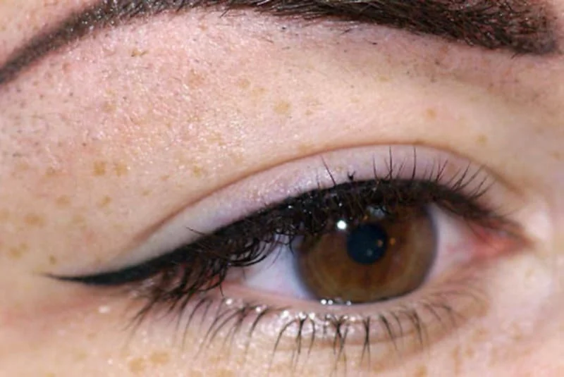 Perfektně nalíčená každý den: permanentní make-up očních linek, rtů i obočí