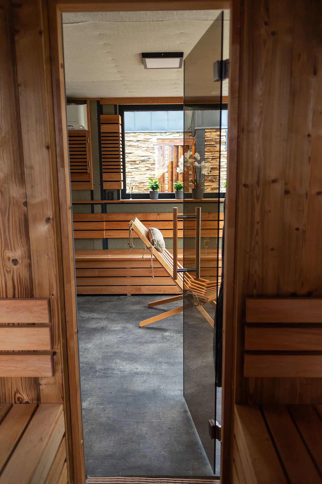 120 min. v privátním wellness pro 2-4 osoby: finská sauna i venkovní vířivka